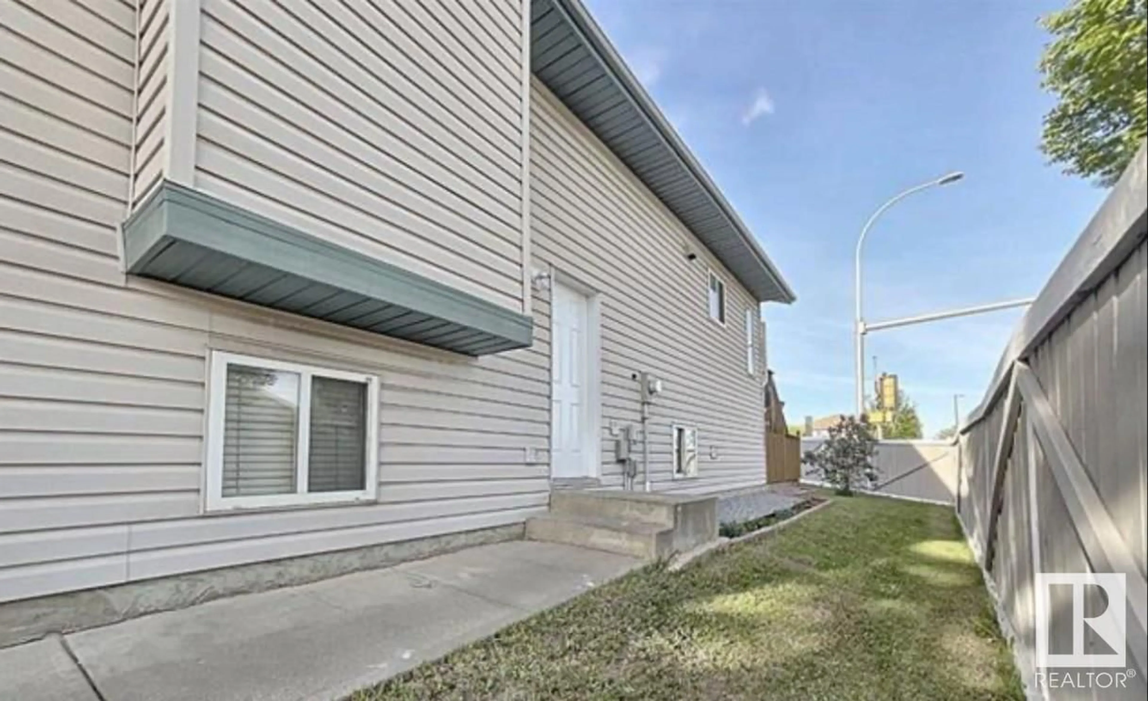 Unknown for 2204 KAUFMAN WY NW, Edmonton Alberta T6L7E2