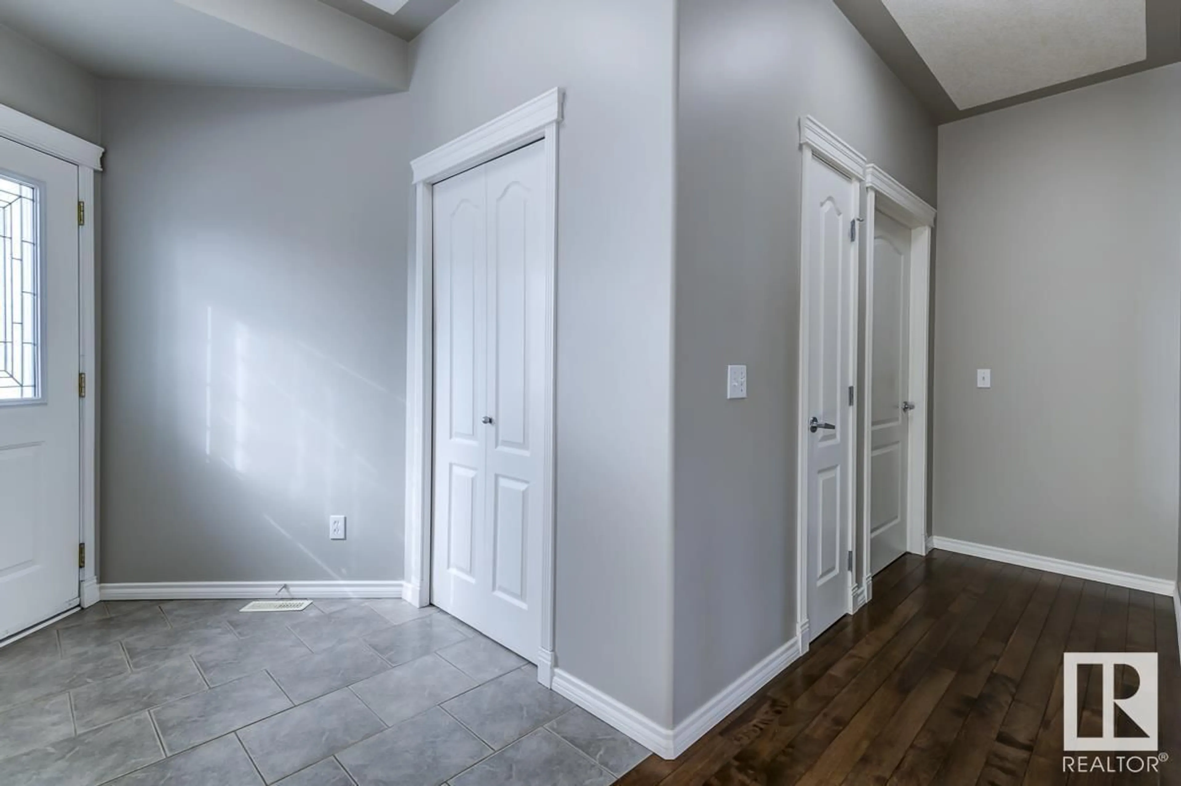 Indoor entryway for #10 1659 JAMHA RD NW, Edmonton Alberta T6L7G6