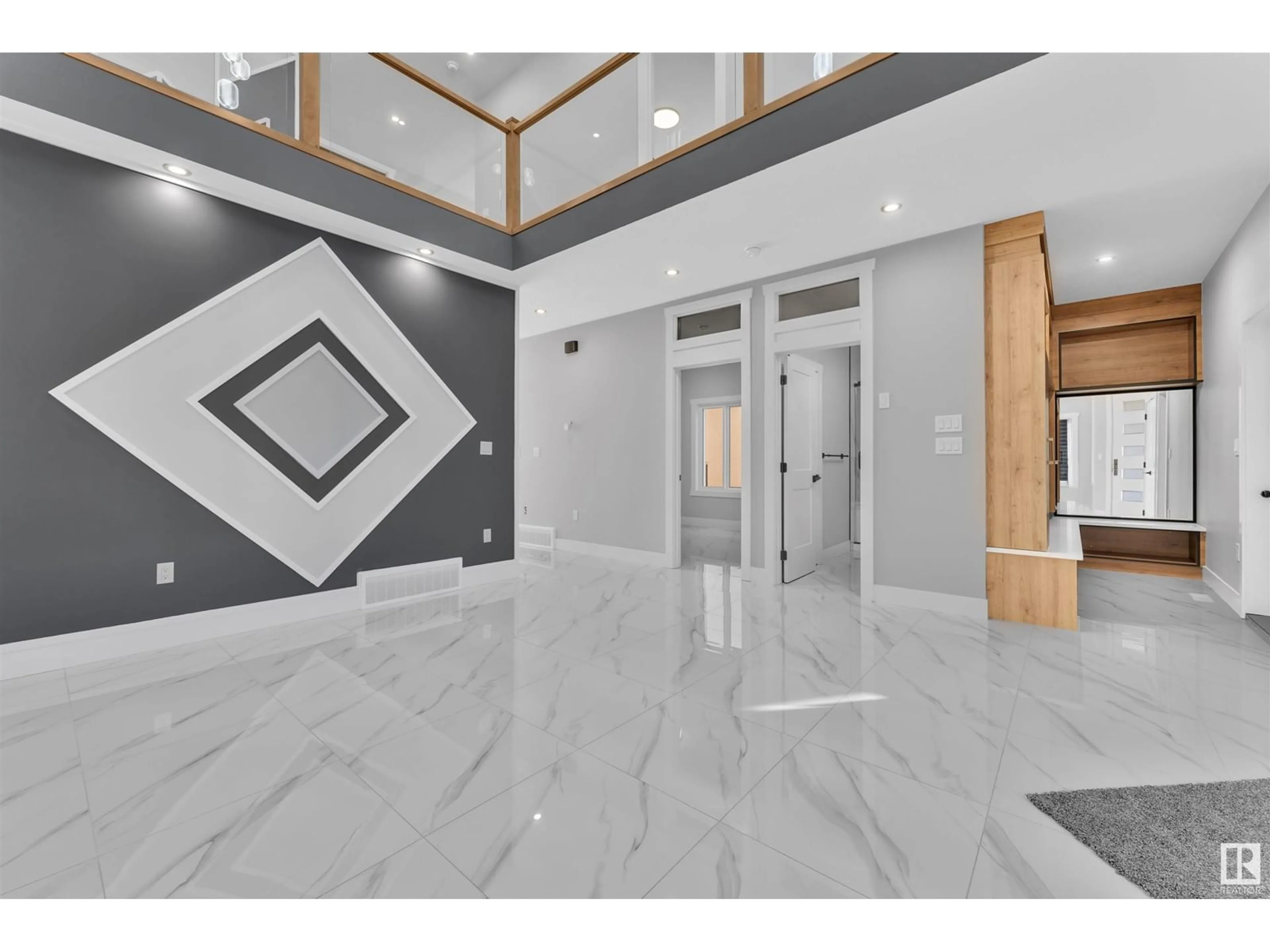 Indoor foyer for 1815 17 AV, Edmonton Alberta T6T2N2