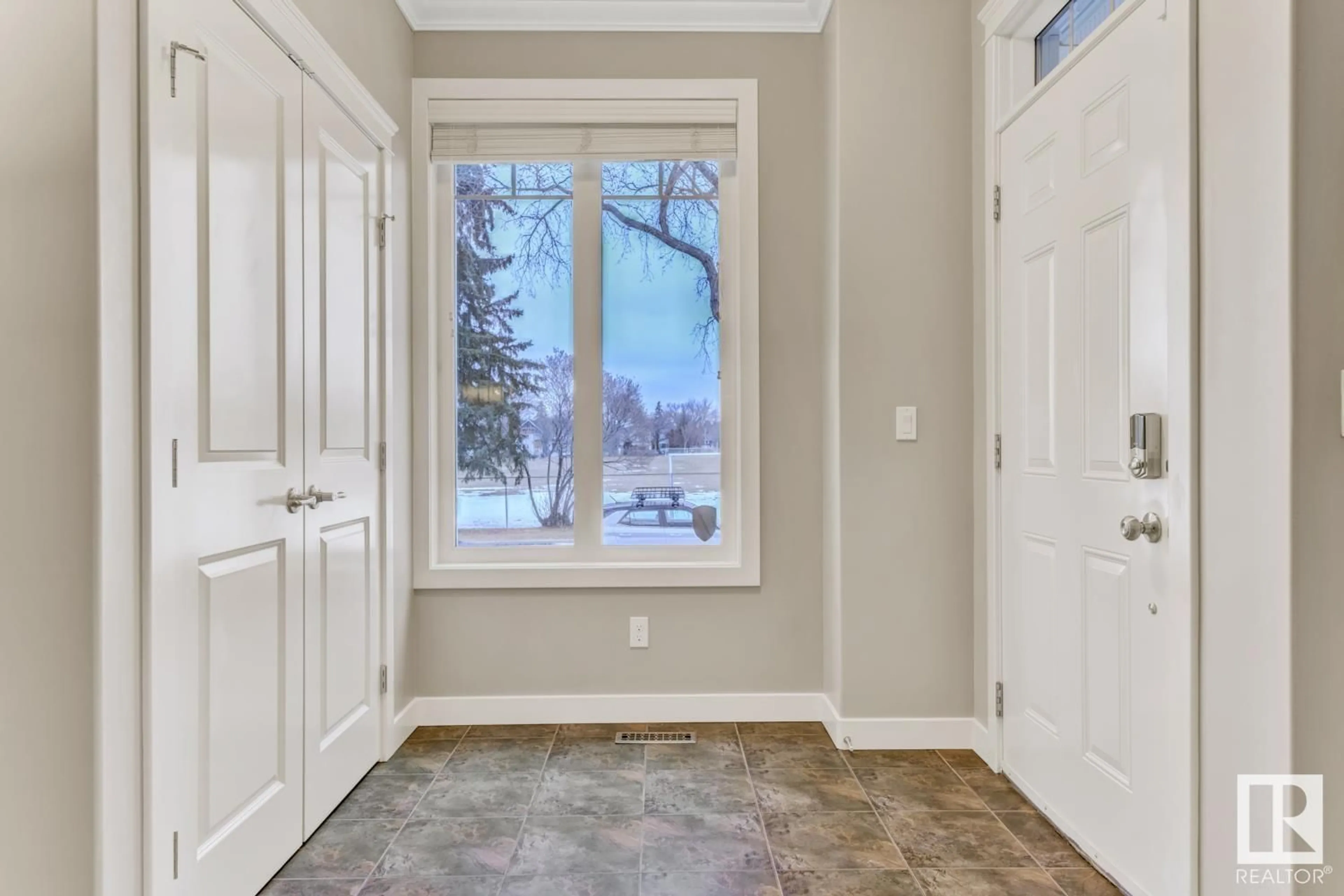 Indoor entryway for 9303 84 AV NW, Edmonton Alberta T6C1E6