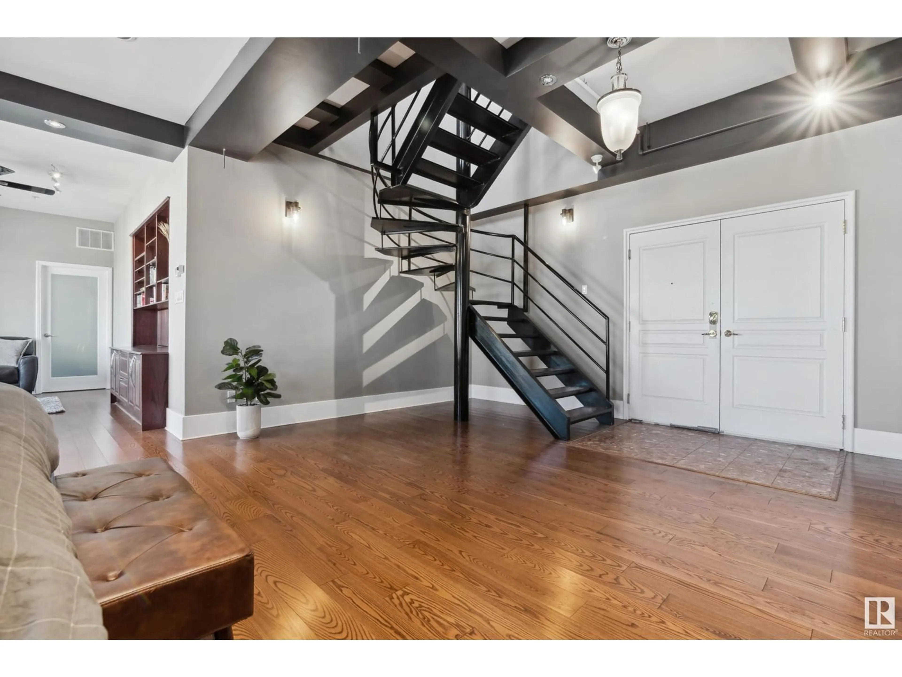 Indoor entryway for 506 - 10728 82 AV, Edmonton Alberta T6E6P5