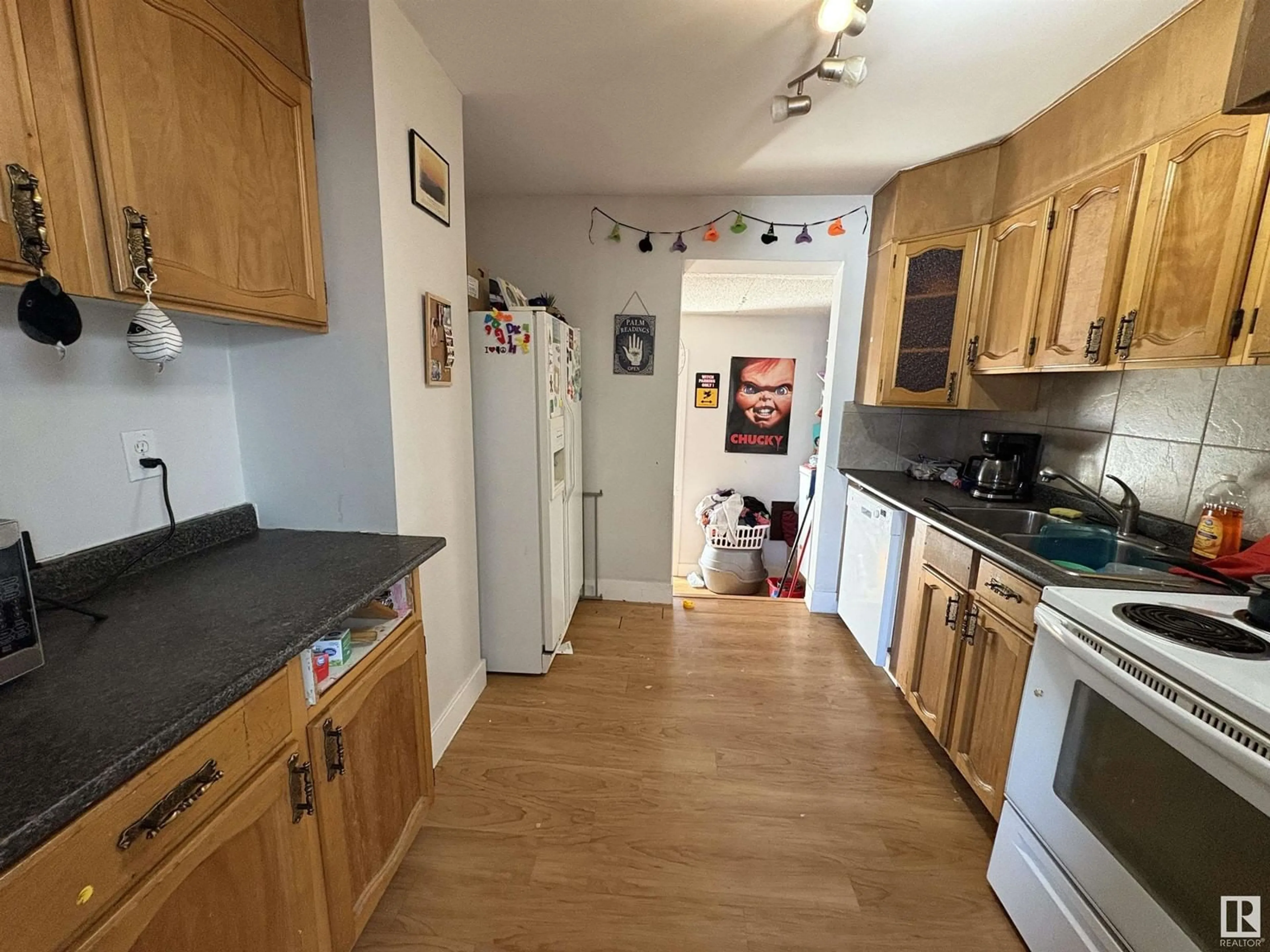 Standard kitchen, unknown for NW - 9907 161 ST, Edmonton Alberta T5P3H6