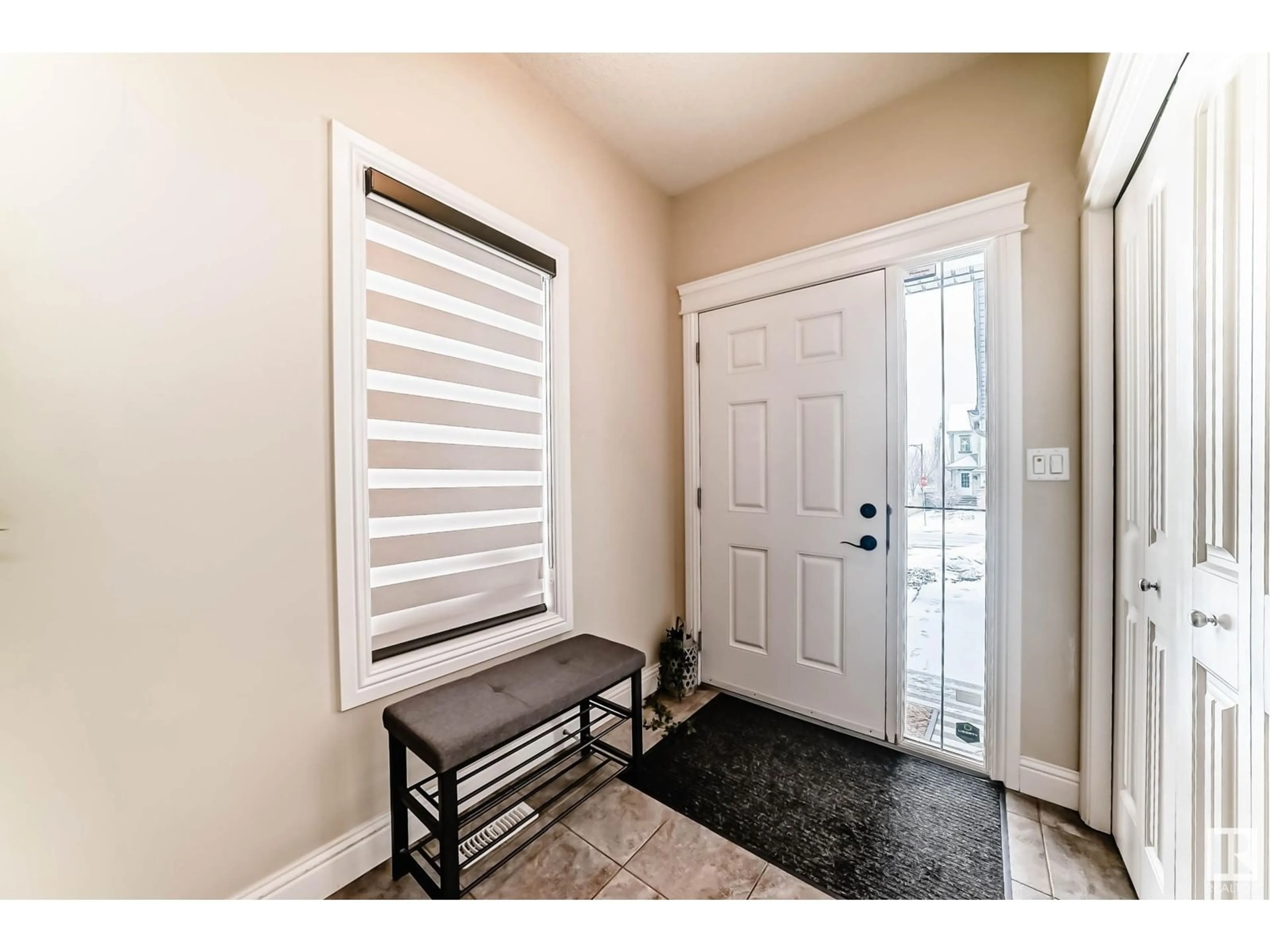 Indoor entryway for 6159 12 AV SW, Edmonton Alberta T6X0M5