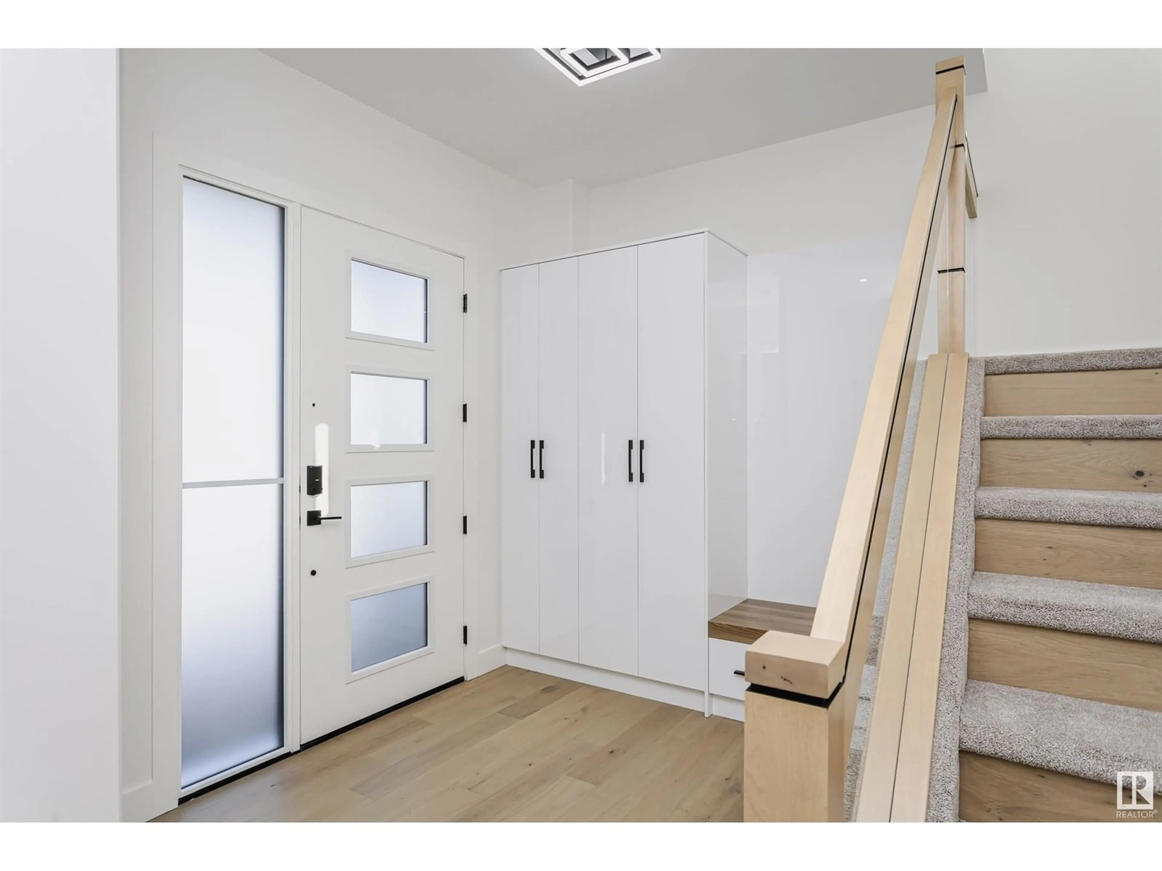 Indoor entryway for 4690 CHEGWIN WYND, Edmonton Alberta T6W4A7