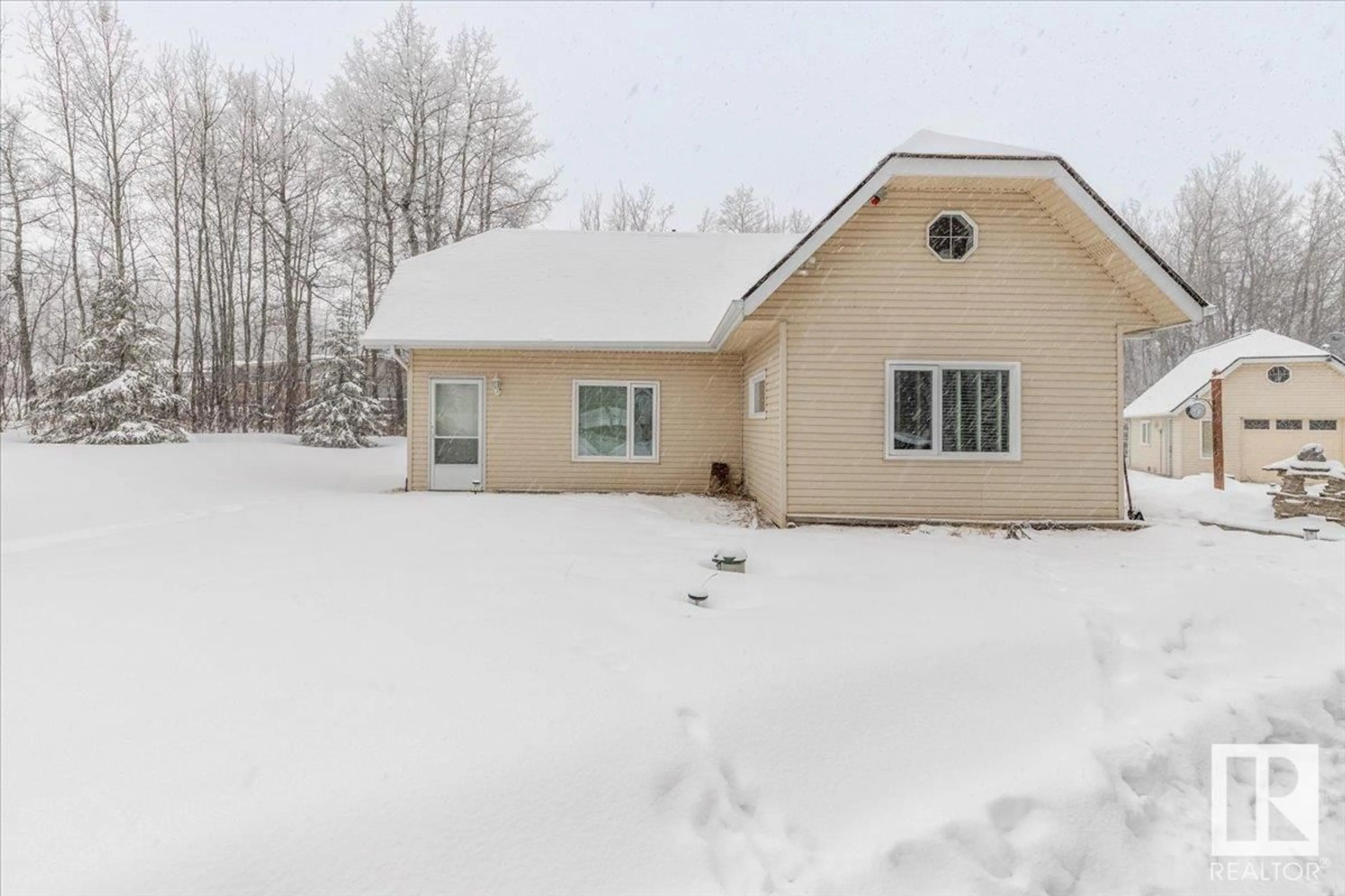 A pic of a room for 473068 - 10 RGE ROAD 11, Rural Wetaskiwin County Alberta T0C2C0