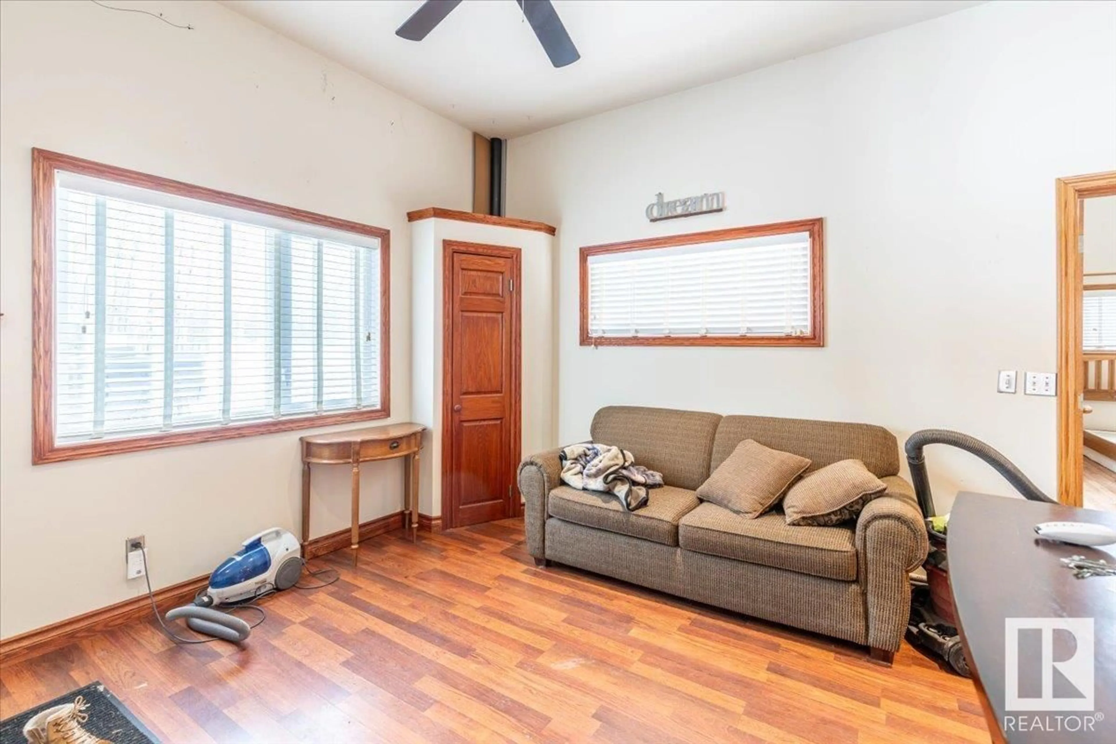 Living room with furniture, wood/laminate floor for 473068 - 10 RGE ROAD 11, Rural Wetaskiwin County Alberta T0C2C0