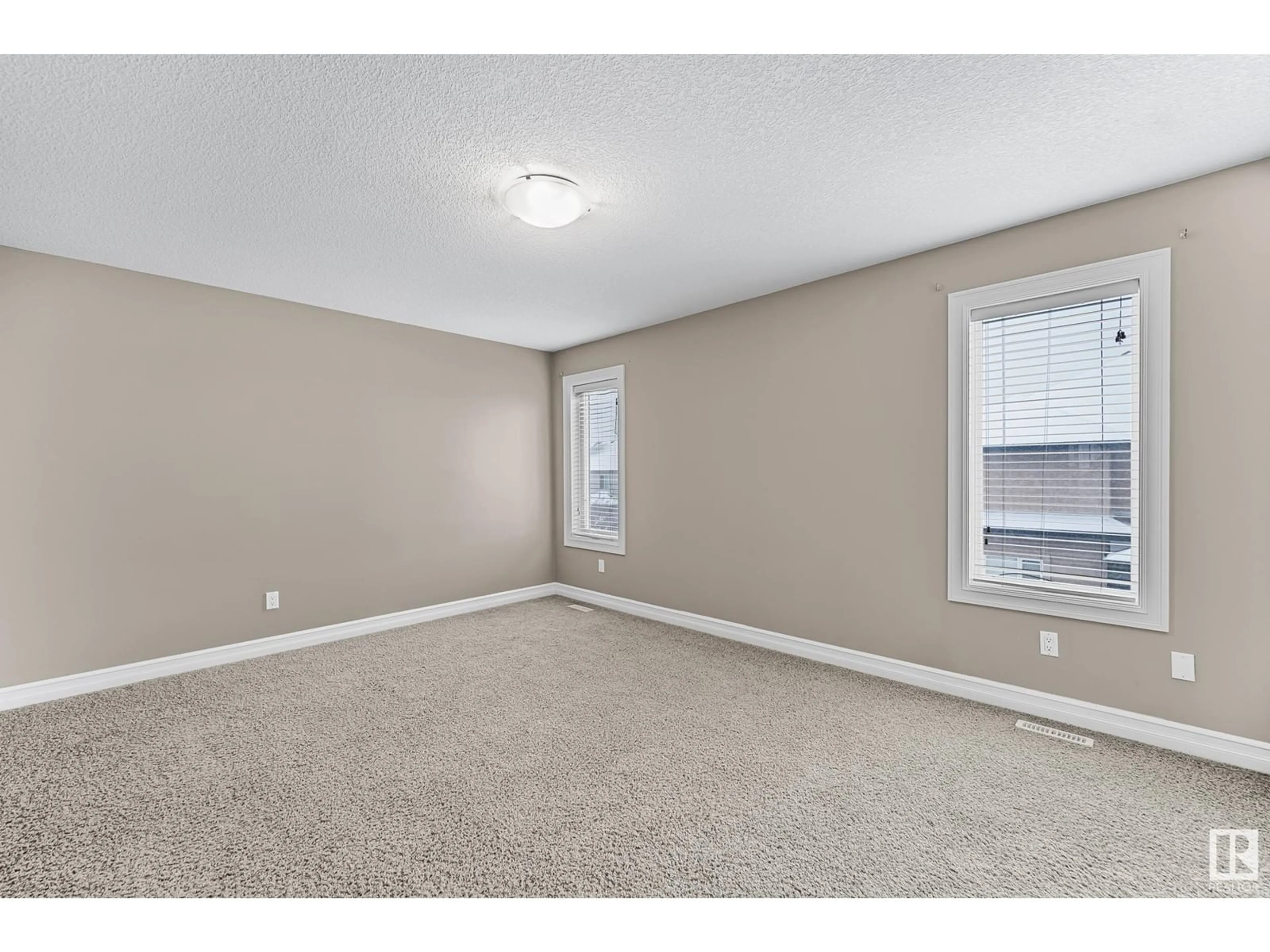 A pic of a room for 1314 CUNNINGHAM DR SW, Edmonton Alberta T6W0R7