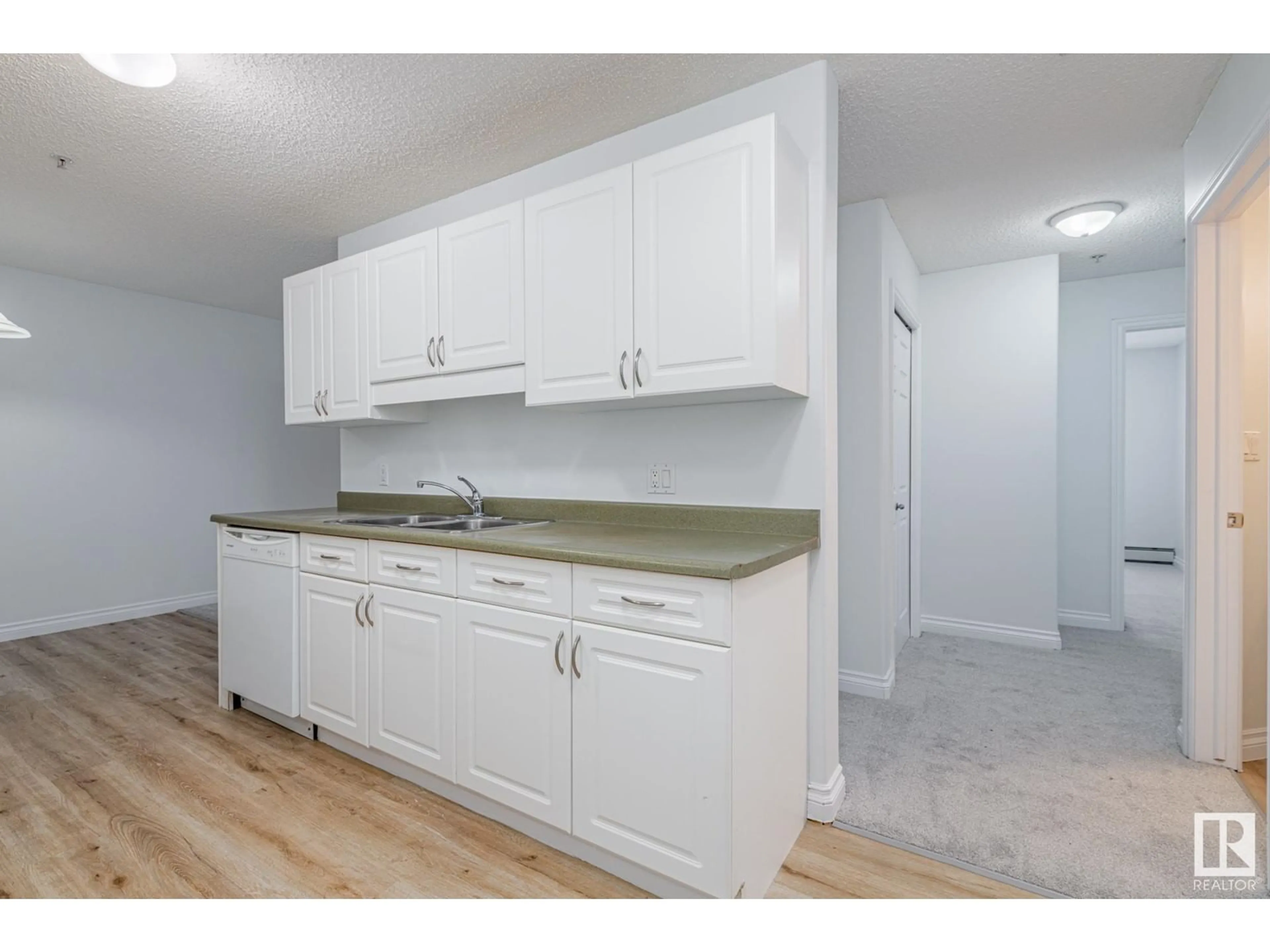 Standard kitchen, unknown for #303 11446 40 AV NW, Edmonton Alberta T6J0R5