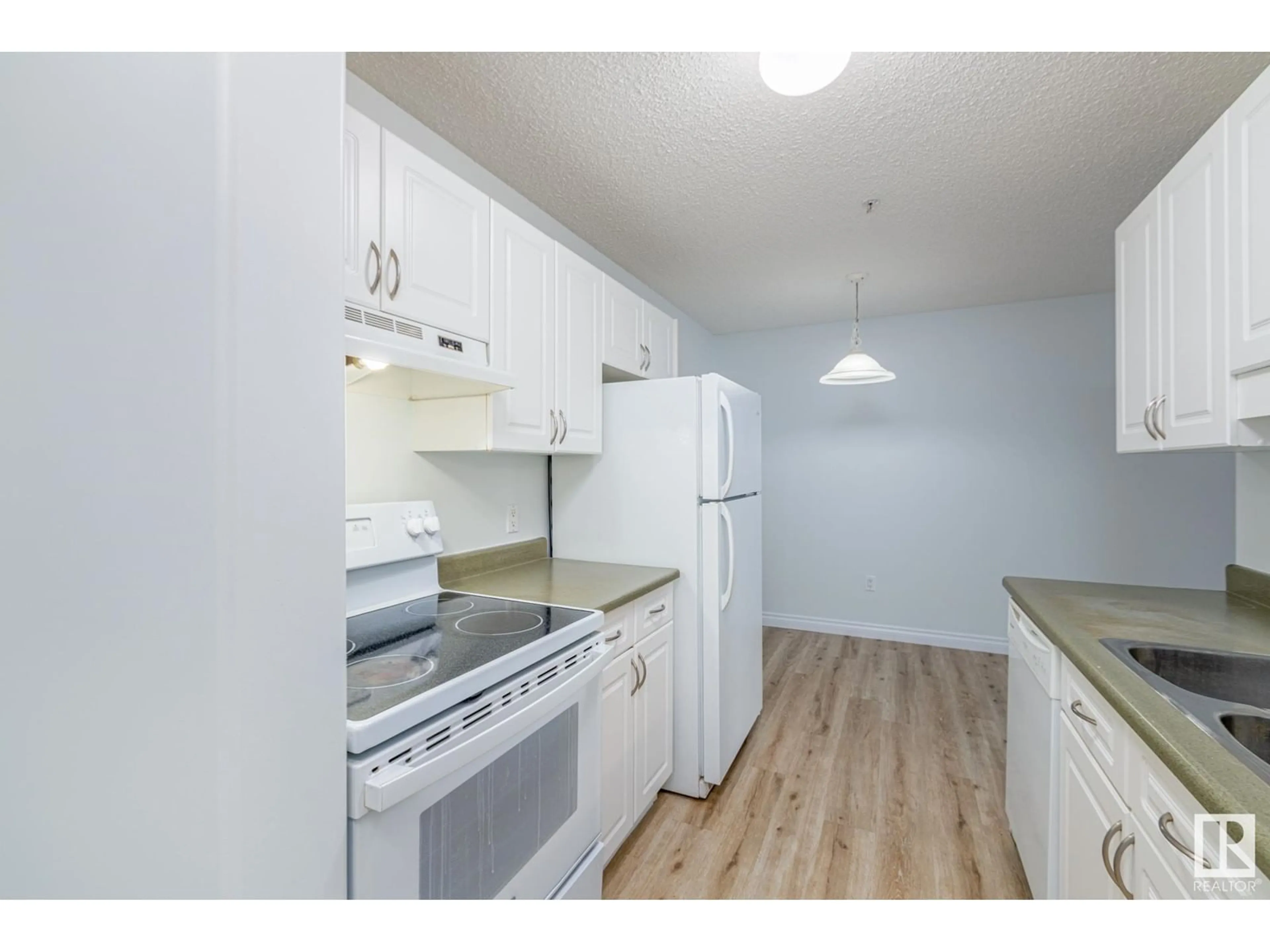 Standard kitchen, wood/laminate floor for #303 11446 40 AV NW, Edmonton Alberta T6J0R5