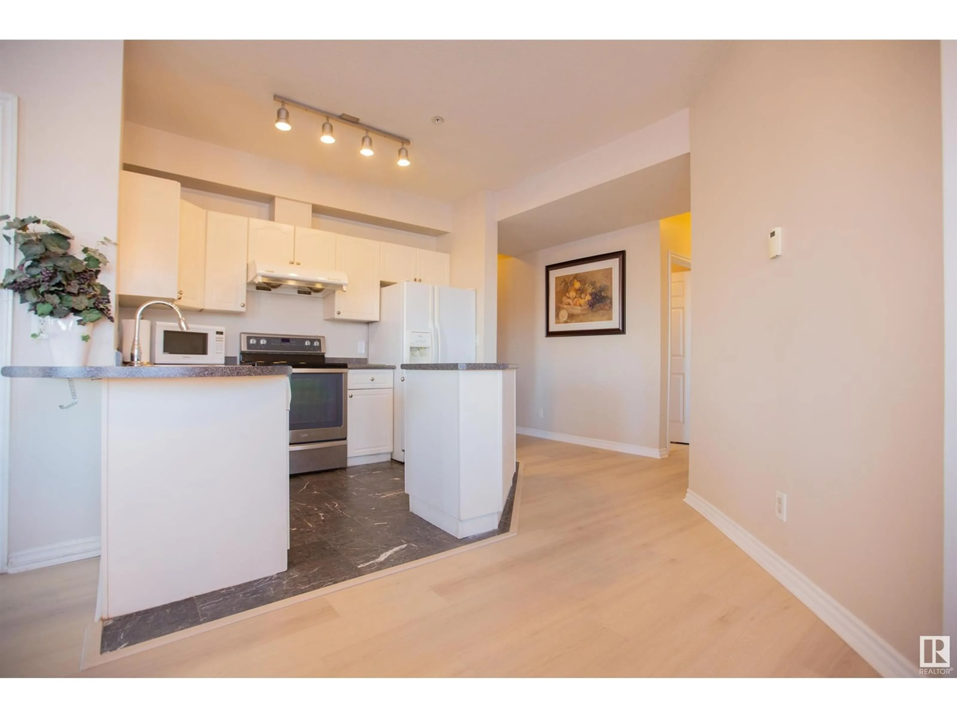 Unknown for #101 - 10346 117 ST, Edmonton Alberta T5K2Y7