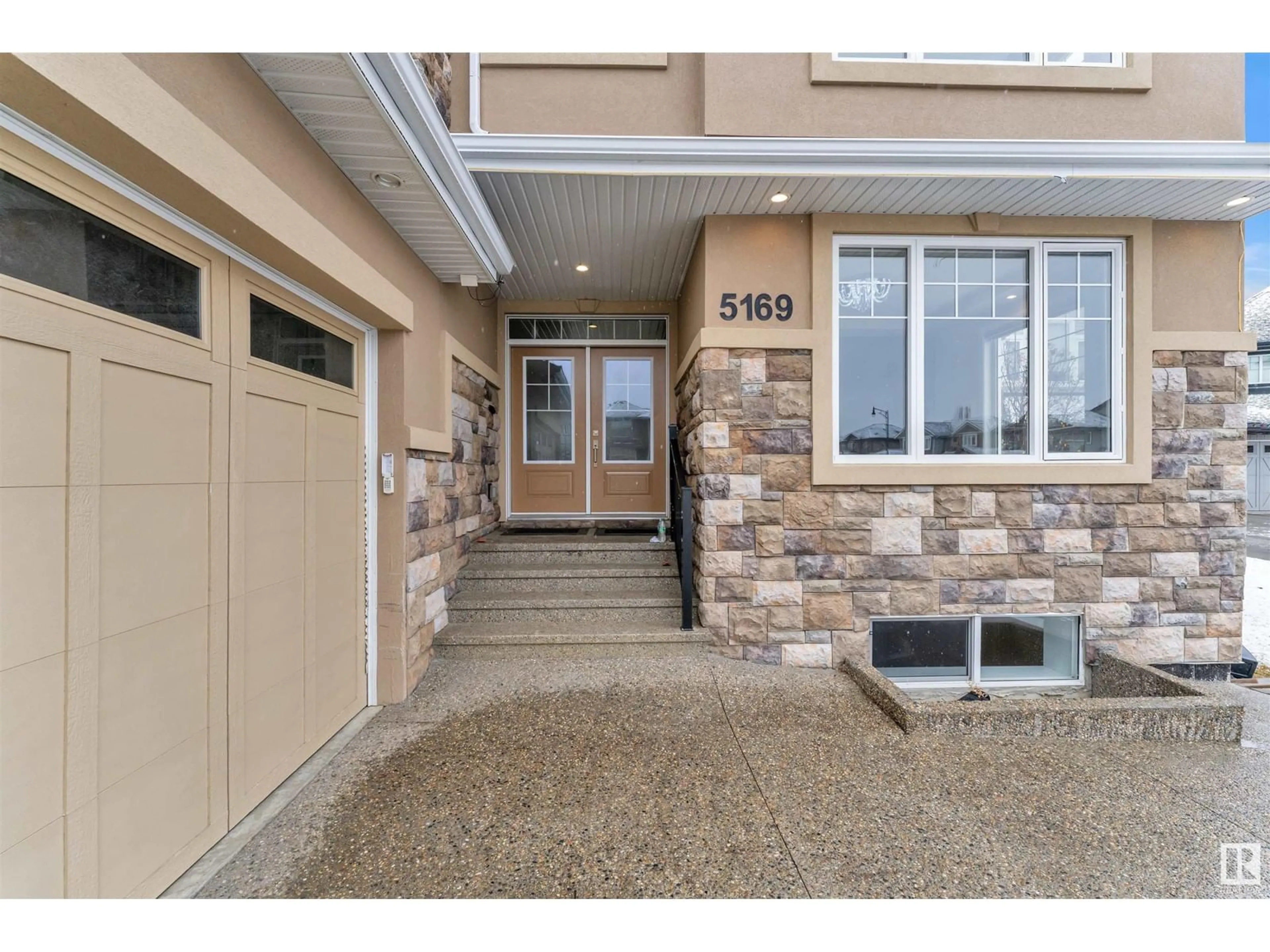 Indoor entryway for 5169 MULLEN RD NW, Edmonton Alberta T6R0R2