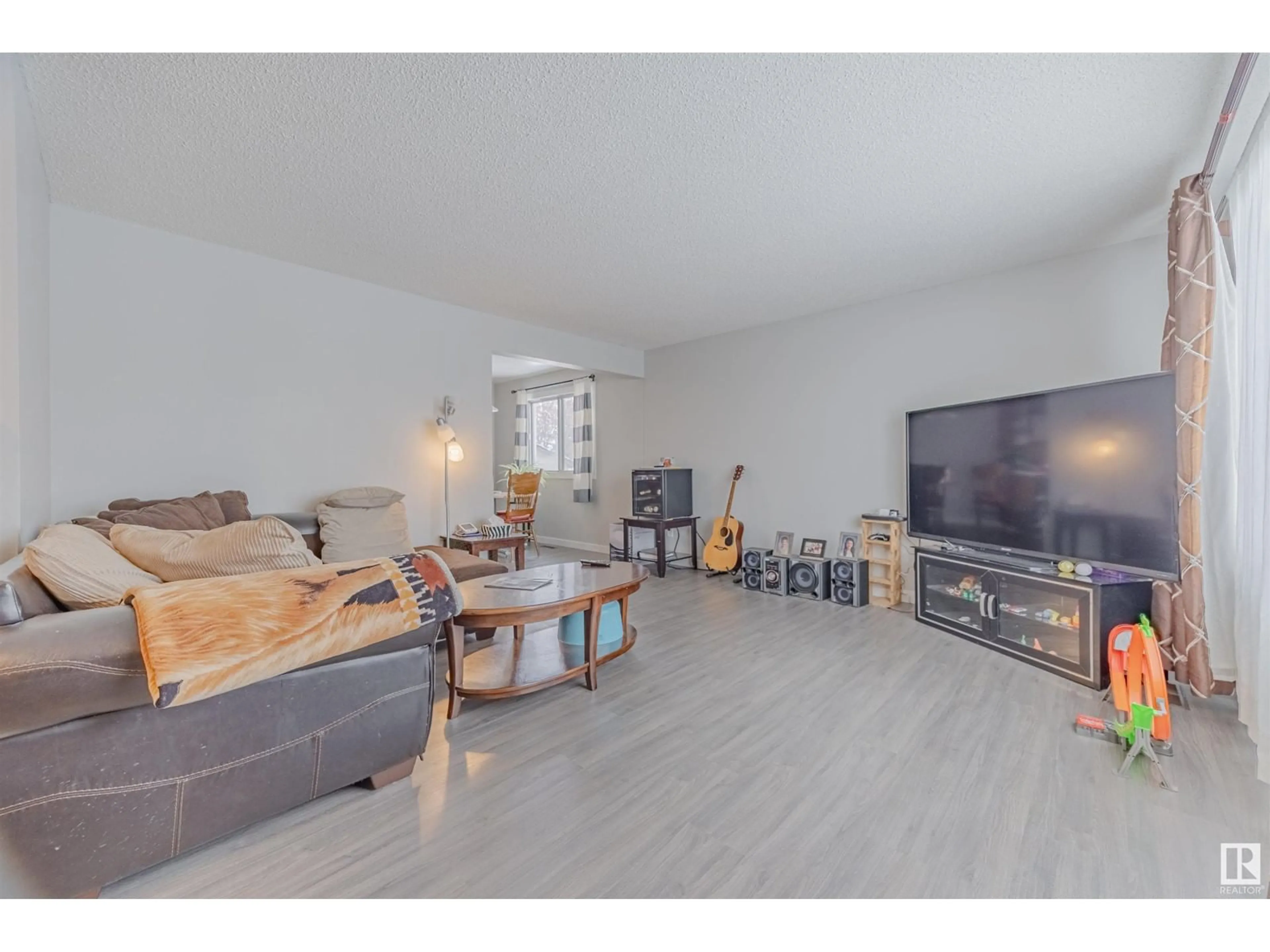 A pic of a room for 13305 68 ST NW NW, Edmonton Alberta T5C0G1