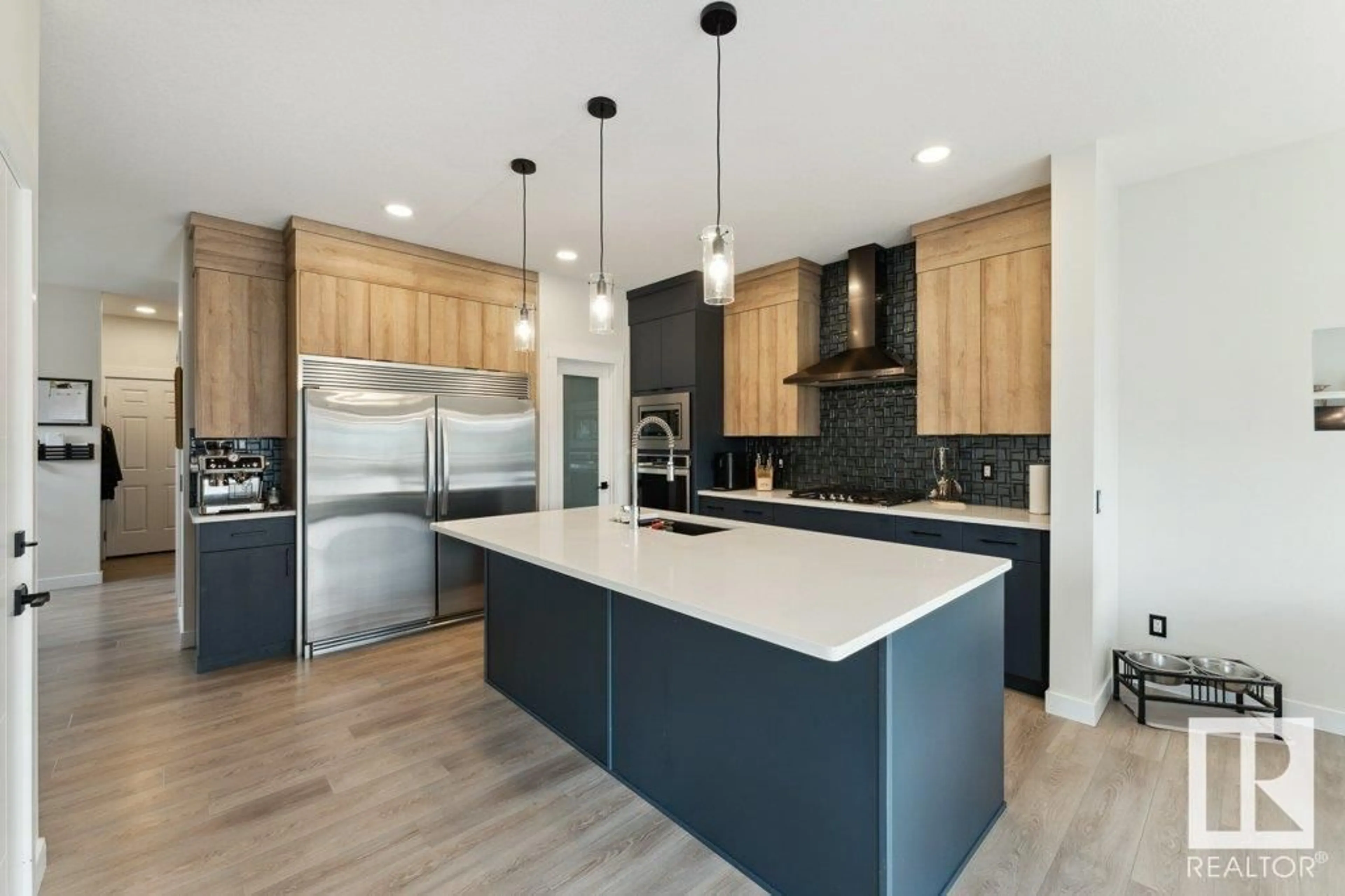 Contemporary kitchen, unknown for 22527 99 AV NW, Edmonton Alberta T5T7R7