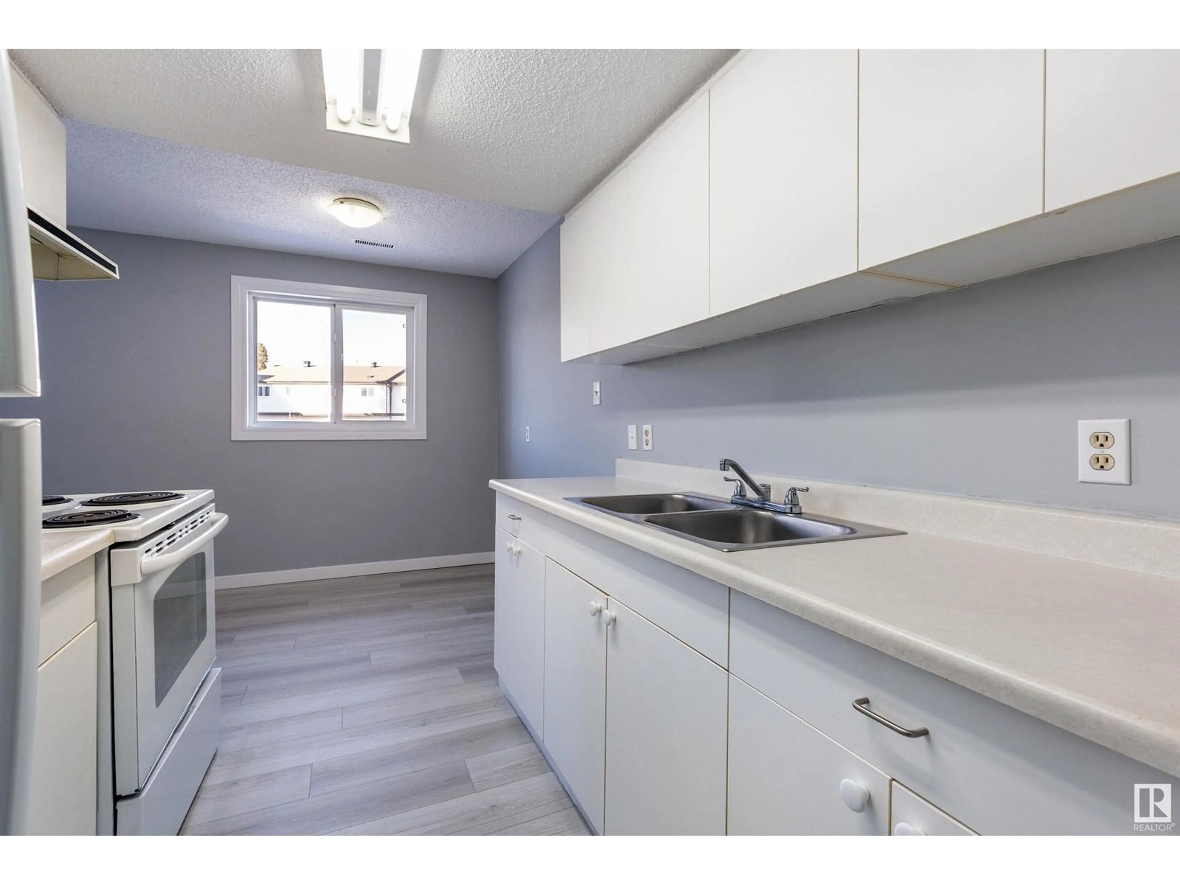 Standard kitchen, unknown for 1410 LAKEWOOD W NW, Edmonton Alberta T6K3M2