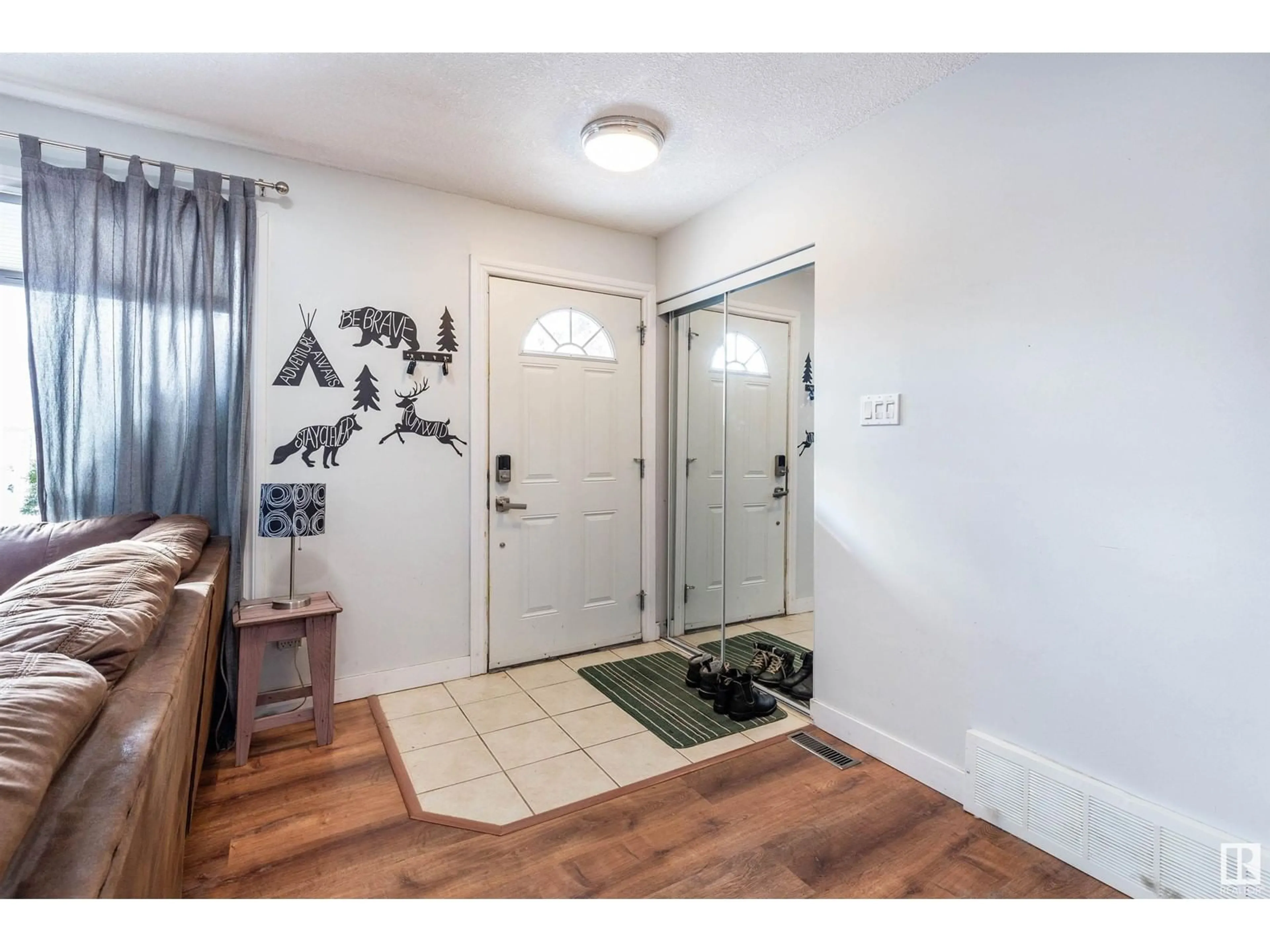 Indoor entryway for 4916 50A AV, Entwistle Alberta T0E0S0
