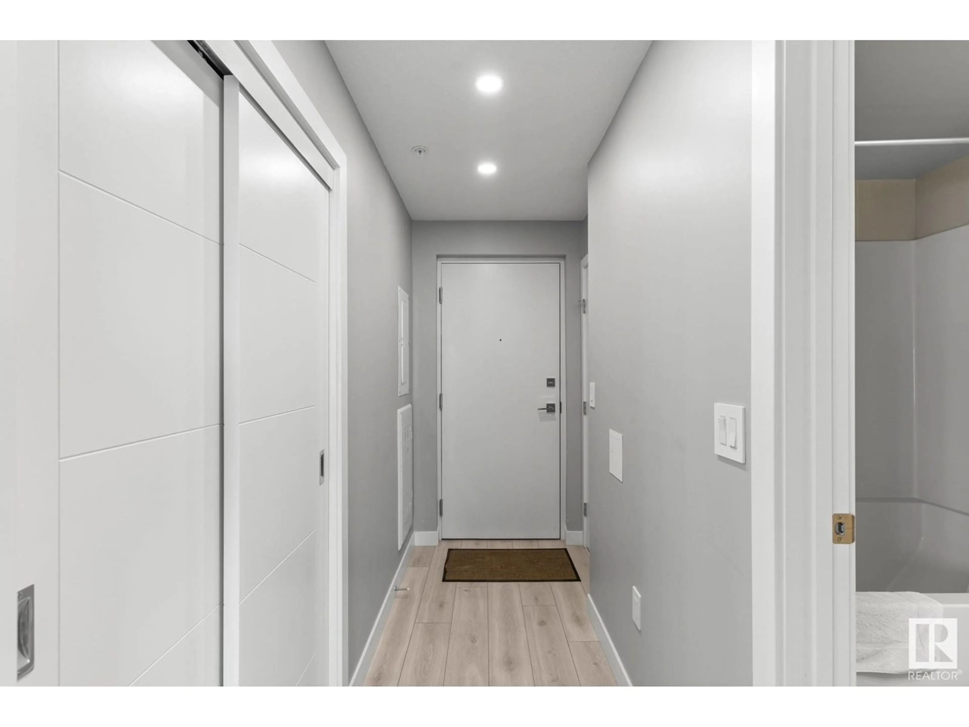 Indoor entryway for 1603 10180 103 ST NW, Edmonton Alberta T5J0L1
