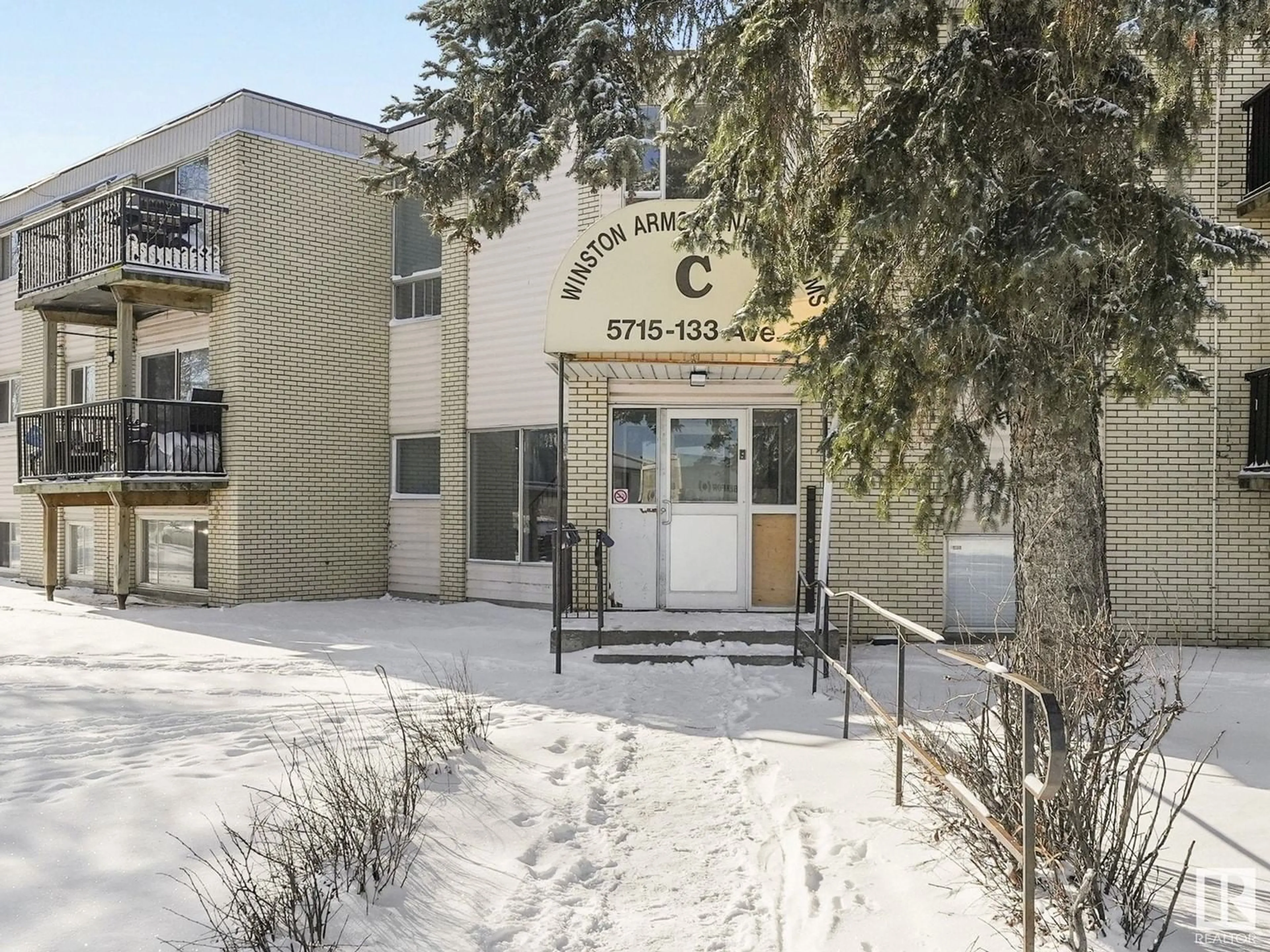 Indoor foyer for #3B 13230 FORT RD NW, Edmonton Alberta T5A1C2