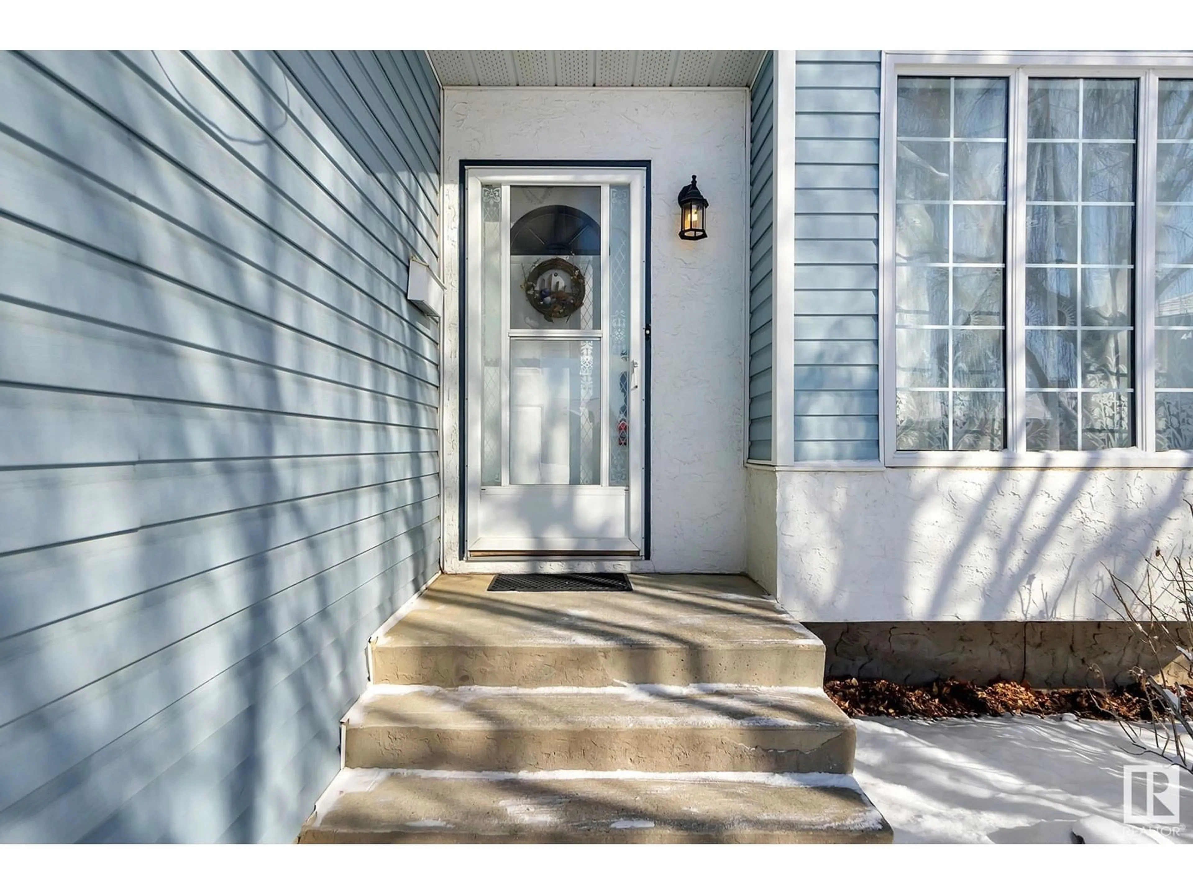 Indoor entryway for 656 JENNER COVE CV NW, Edmonton Alberta T6L6S1