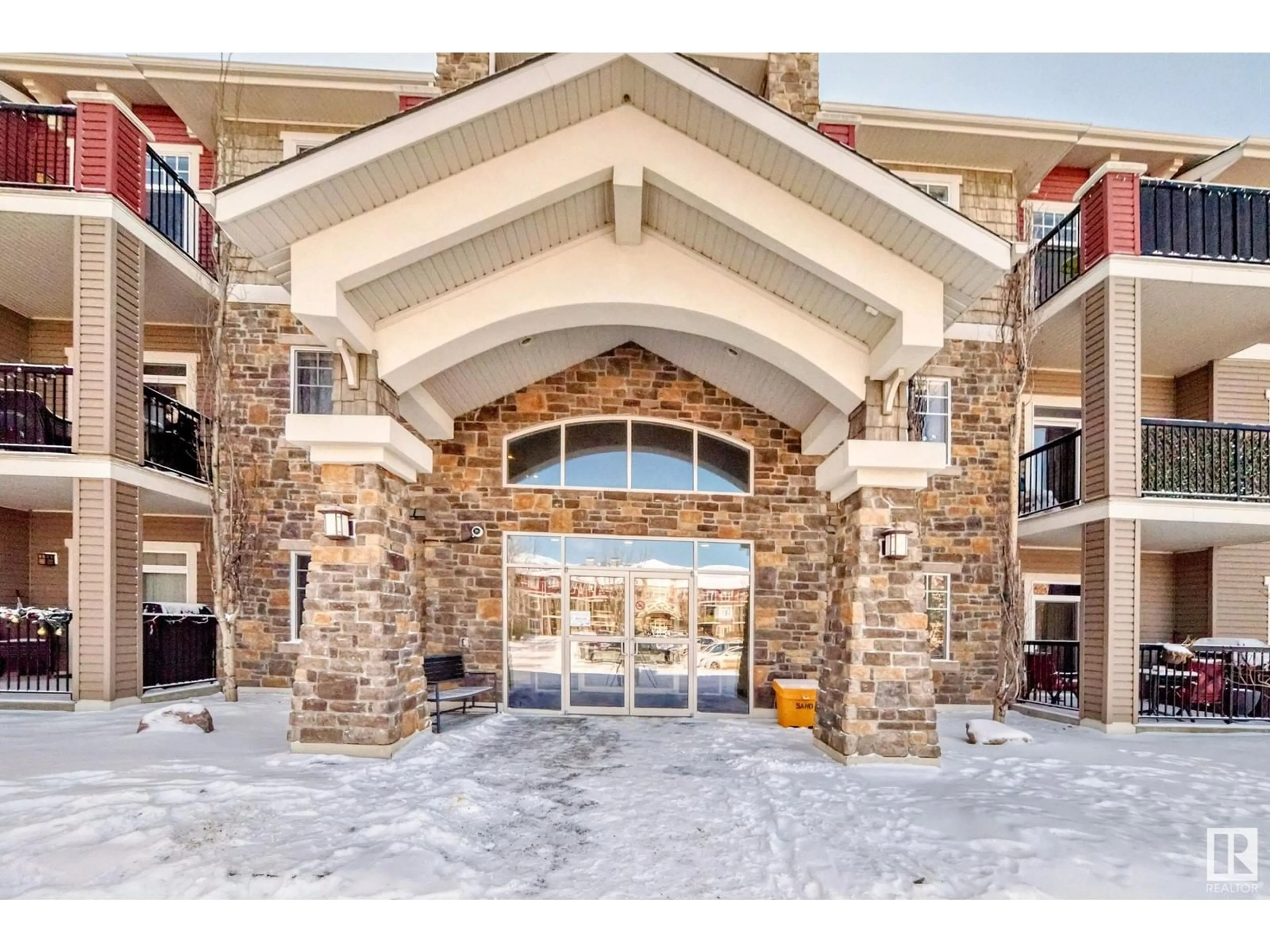 Indoor foyer for #123 2503 HANNA CR NW, Edmonton Alberta T6R0H1