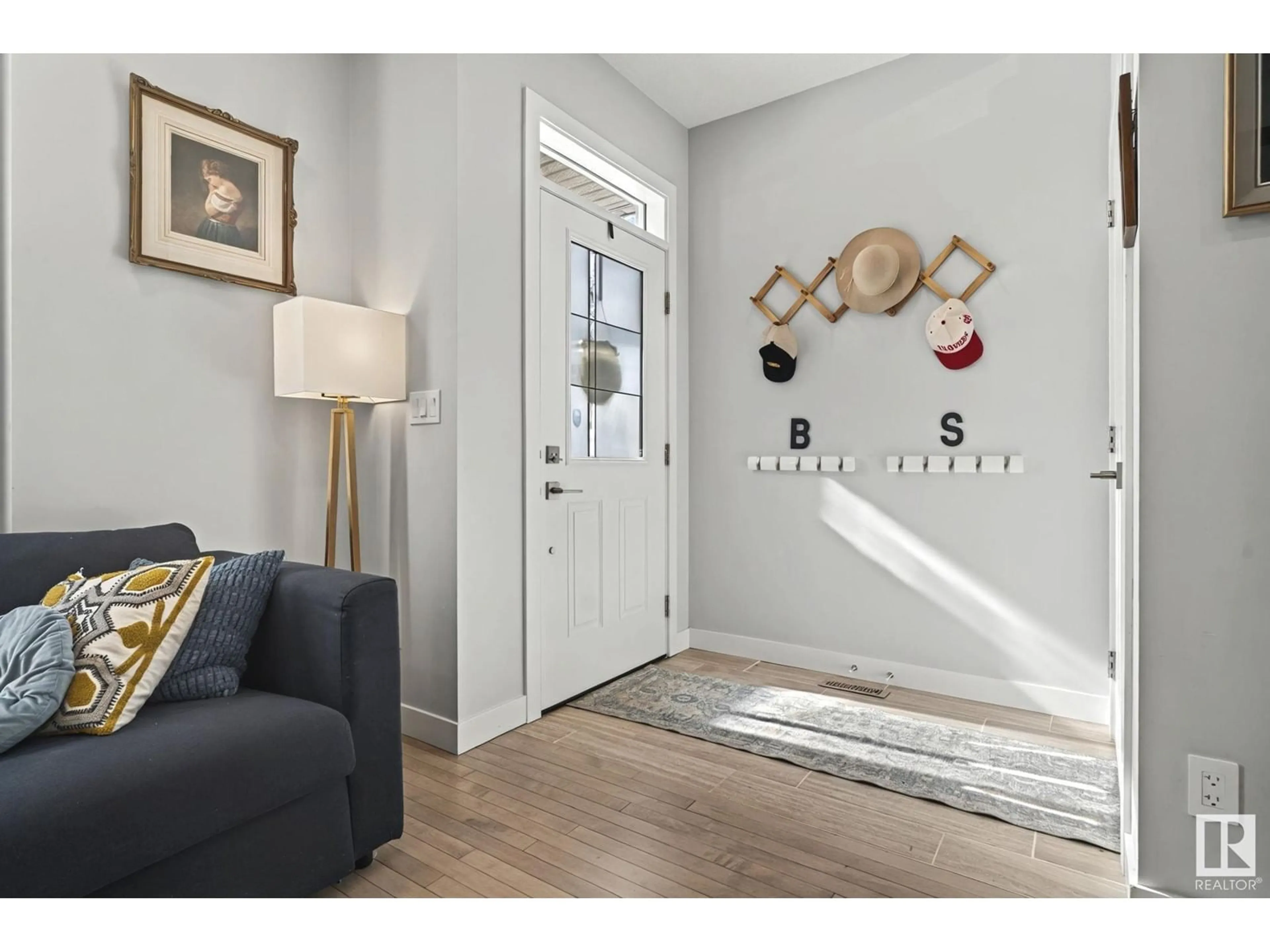 Indoor entryway for 4604B 55 AV, Wetaskiwin Alberta T9A1A2