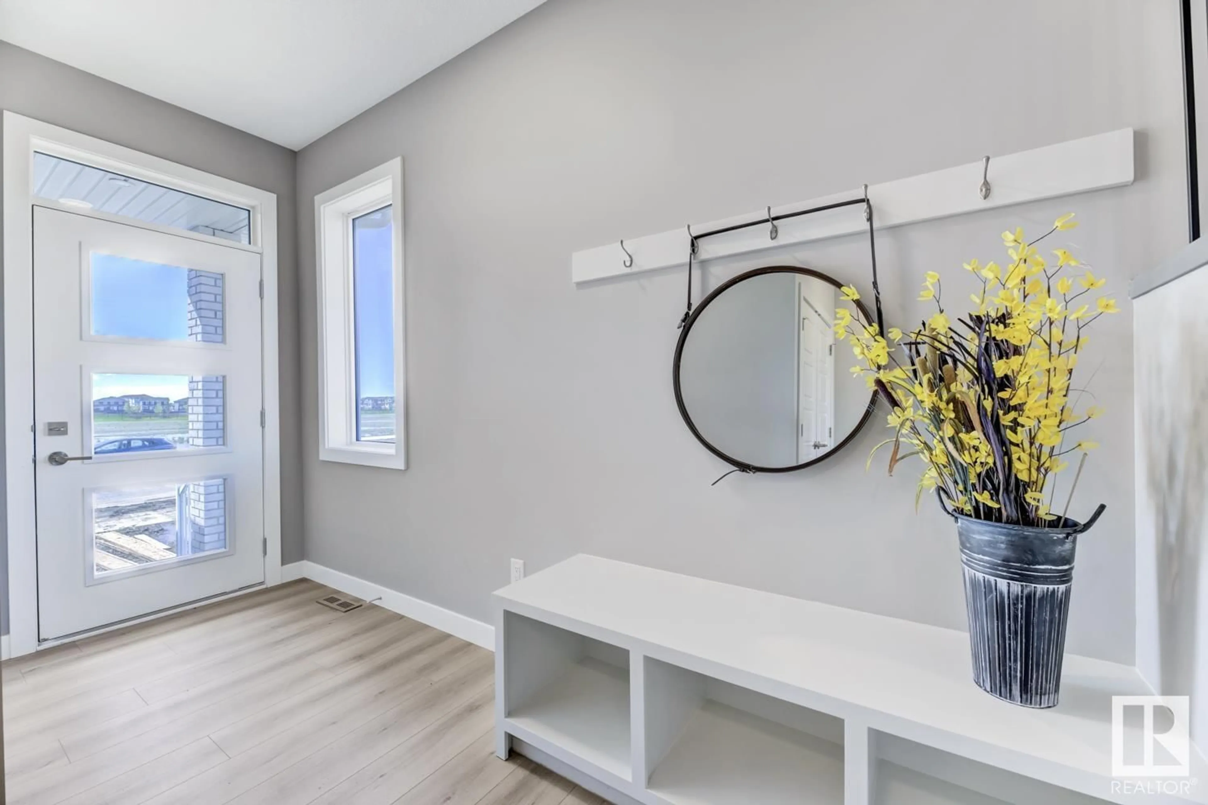 Indoor entryway for 131 EDISON DR, St. Albert Alberta T8N8A9