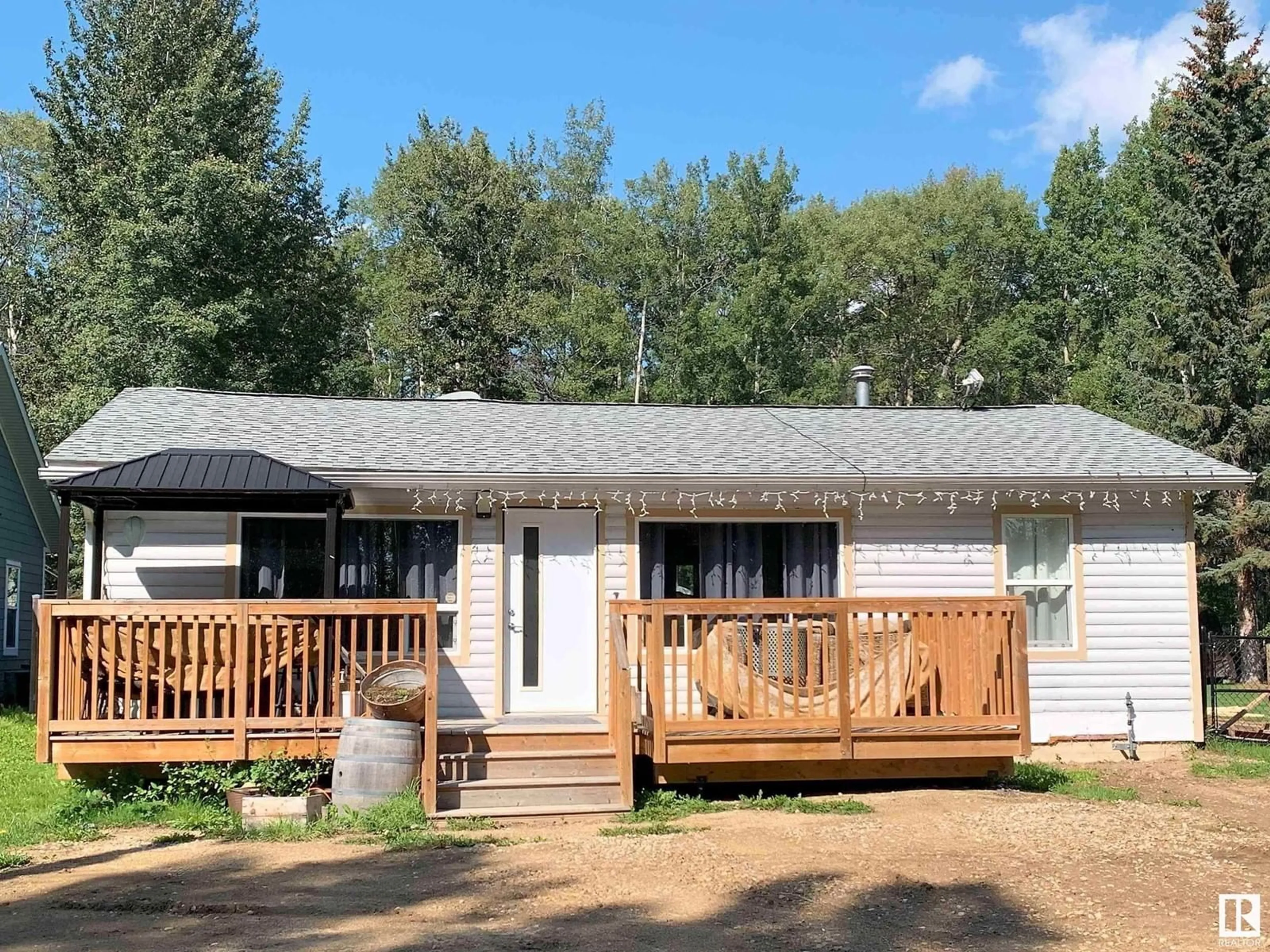 Home with vinyl exterior material, unknown for 47436 - 1270 RR 15 MISSION BEACH, Rural Leduc County Alberta T0C2P0