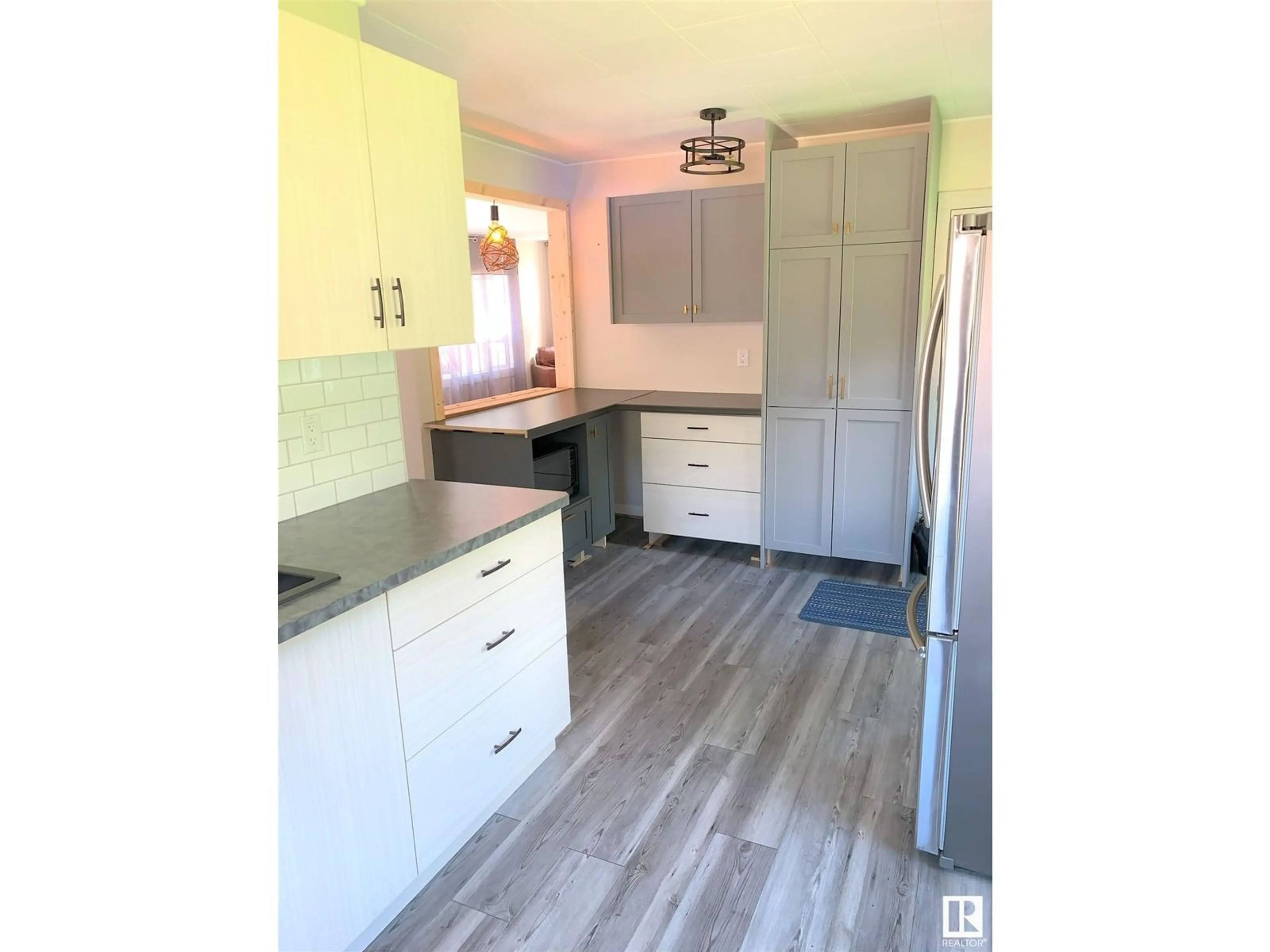 Standard kitchen, unknown for 47436 - 1270 RR 15 MISSION BEACH, Rural Leduc County Alberta T0C2P0