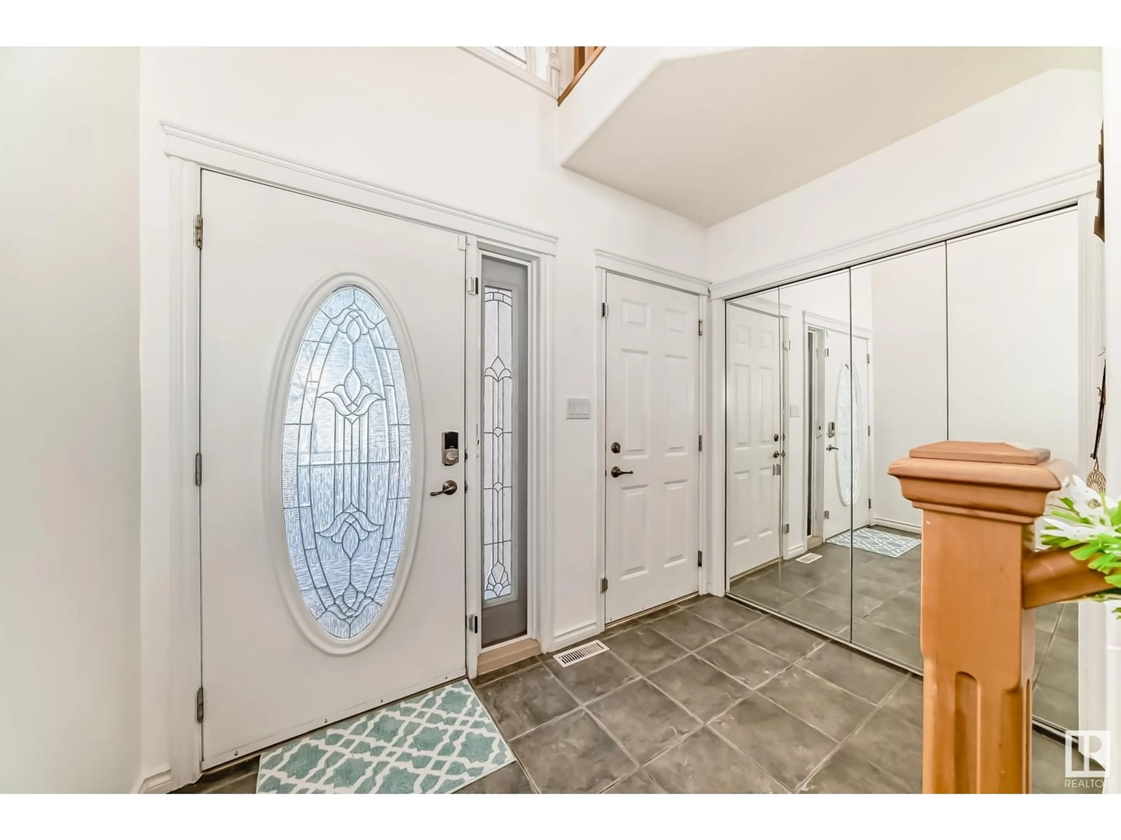 Indoor entryway for 16606 75A ST NW, Edmonton Alberta T5Z3W2