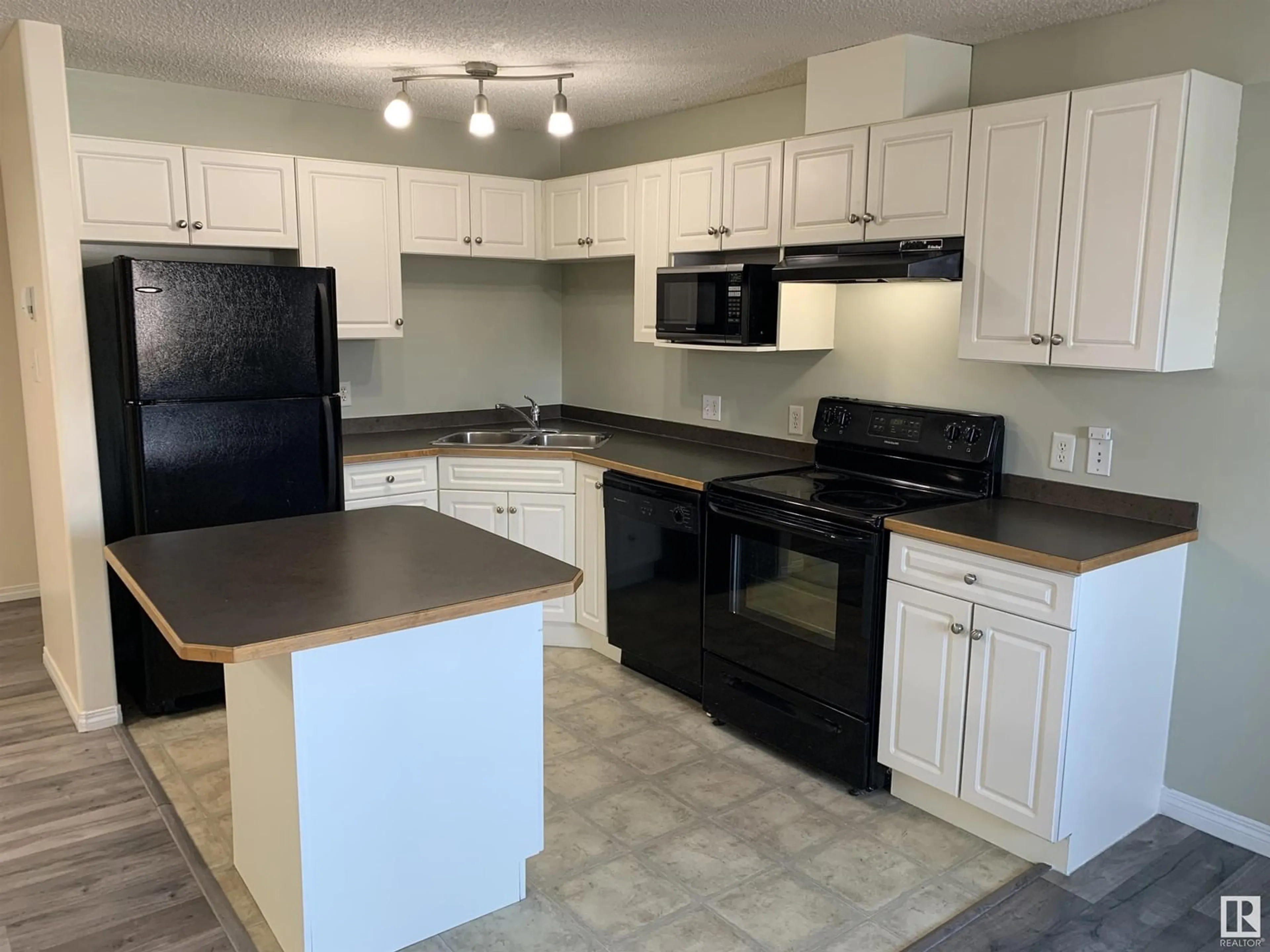 Standard kitchen, unknown for NW - 135 11325 83 ST, Edmonton Alberta T5B4W5