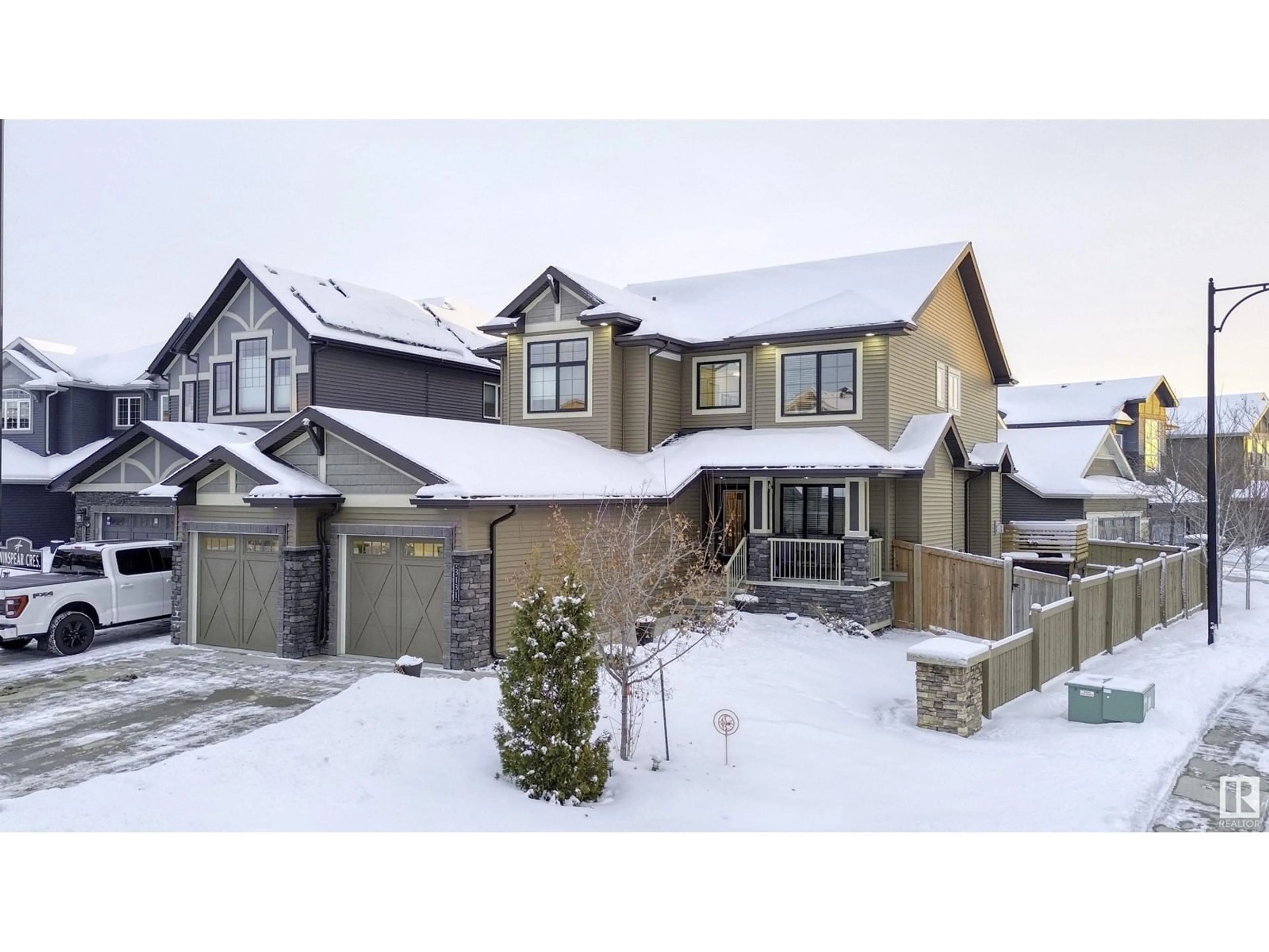 A pic from outside/outdoor area/front of a property/back of a property/a pic from drone, street for 3131 WINSPEAR CR, Edmonton Alberta T6X1P3