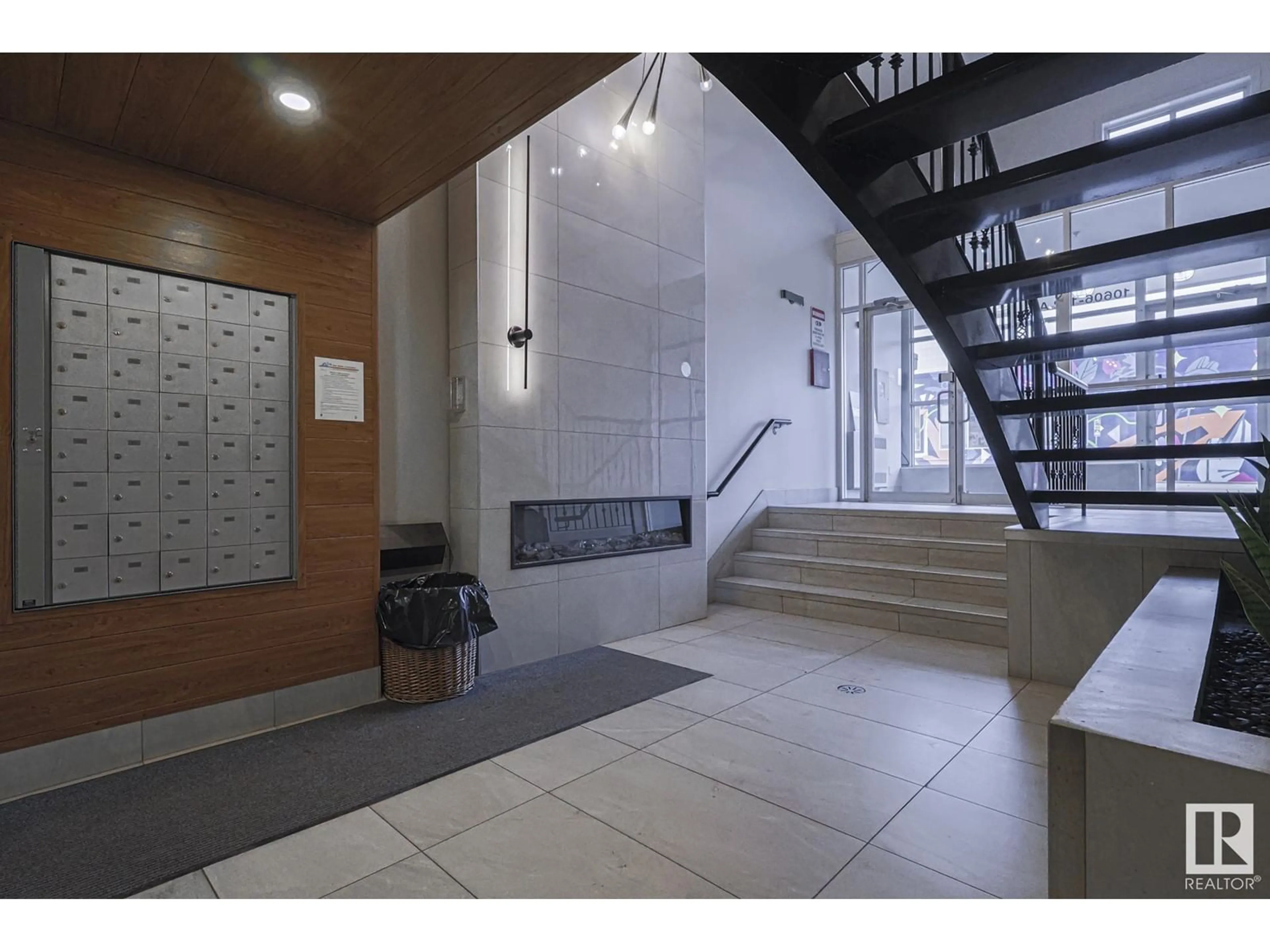 Indoor foyer for 305 - 10606 102 AV NW, Edmonton Alberta T5J5E9
