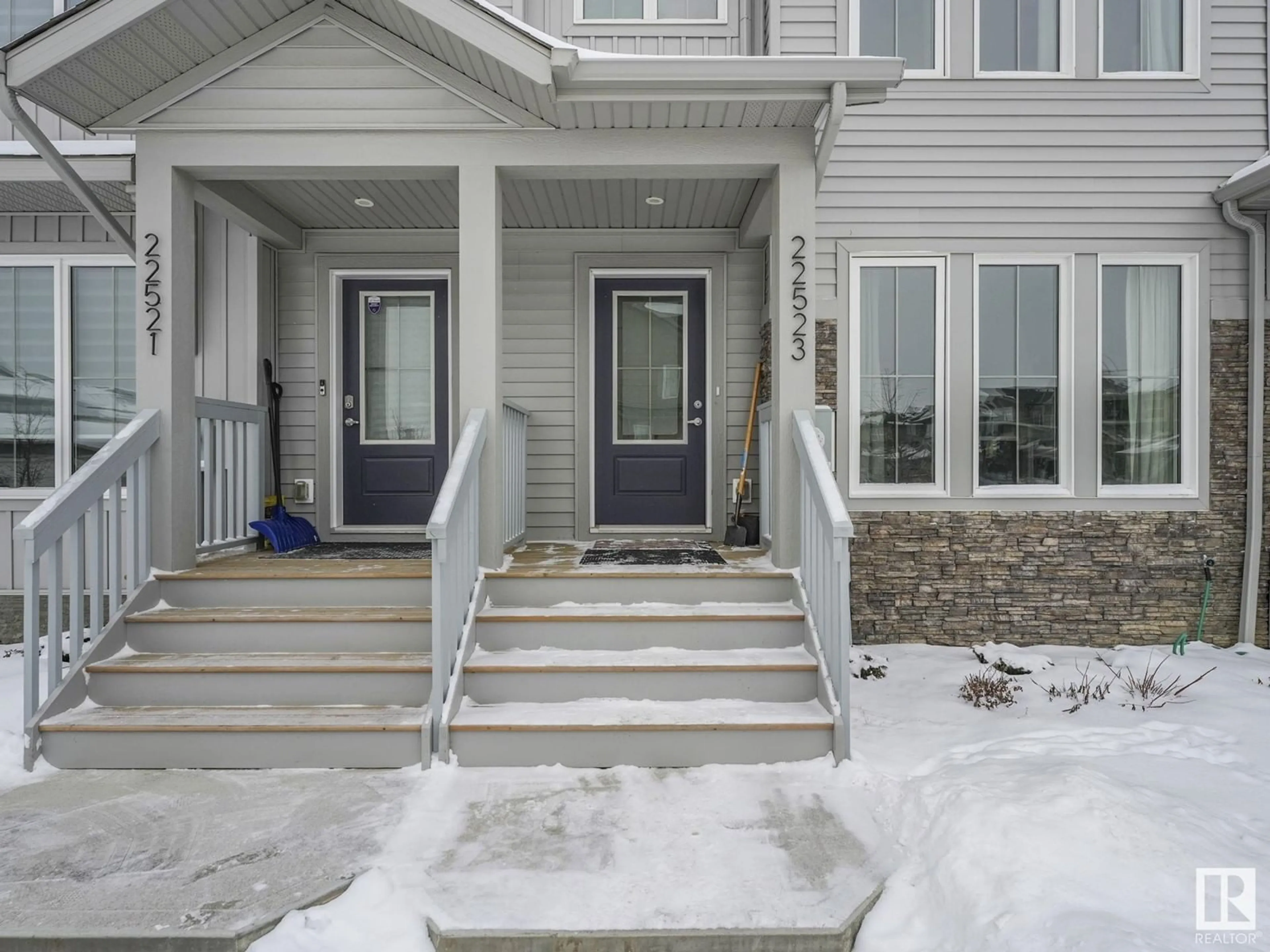 Indoor entryway for 22523 93 AV, Edmonton Alberta T5T7K2