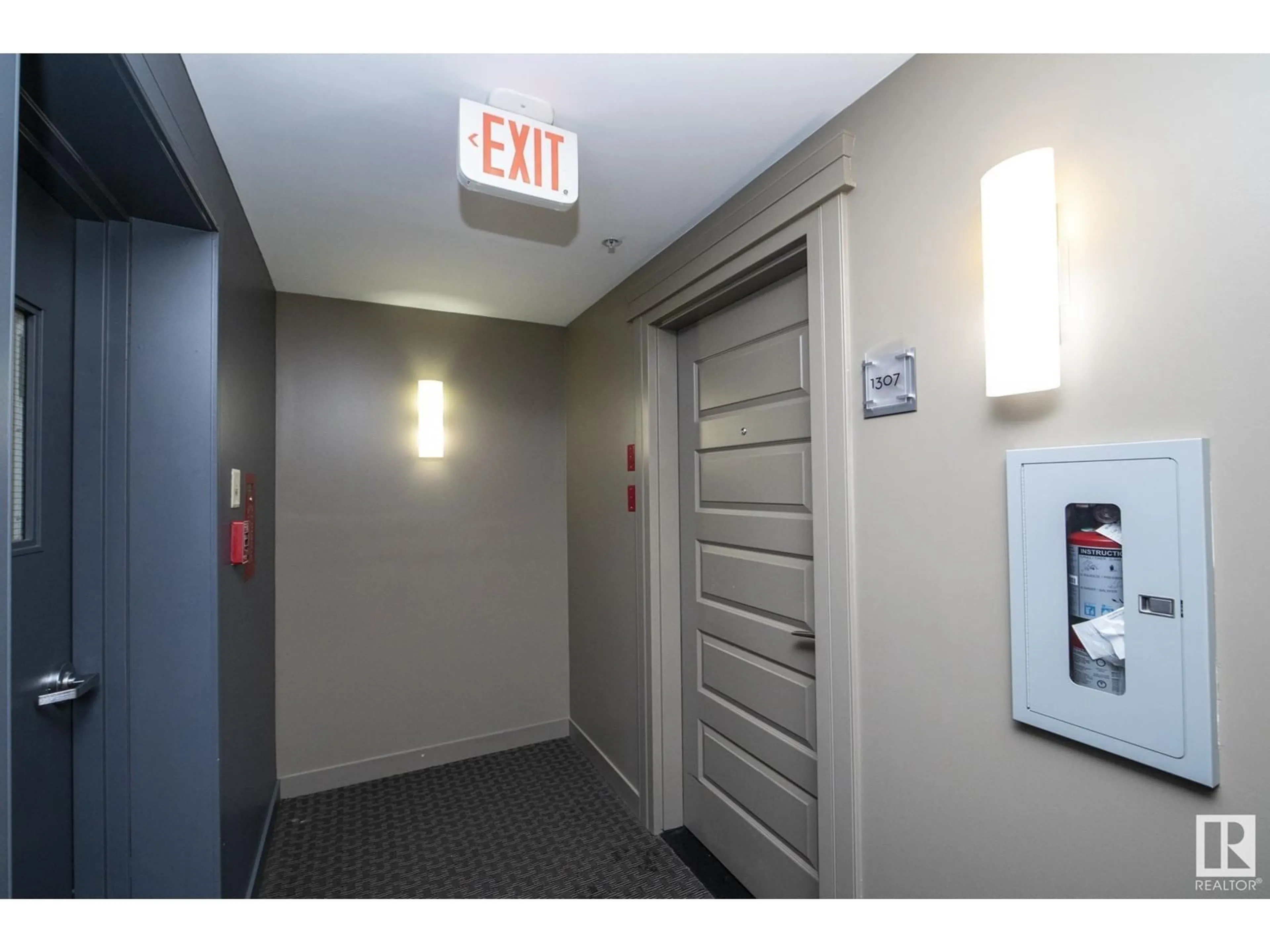 Indoor foyer for 10388 - 1307 105 ST, Edmonton Alberta T5J0C2