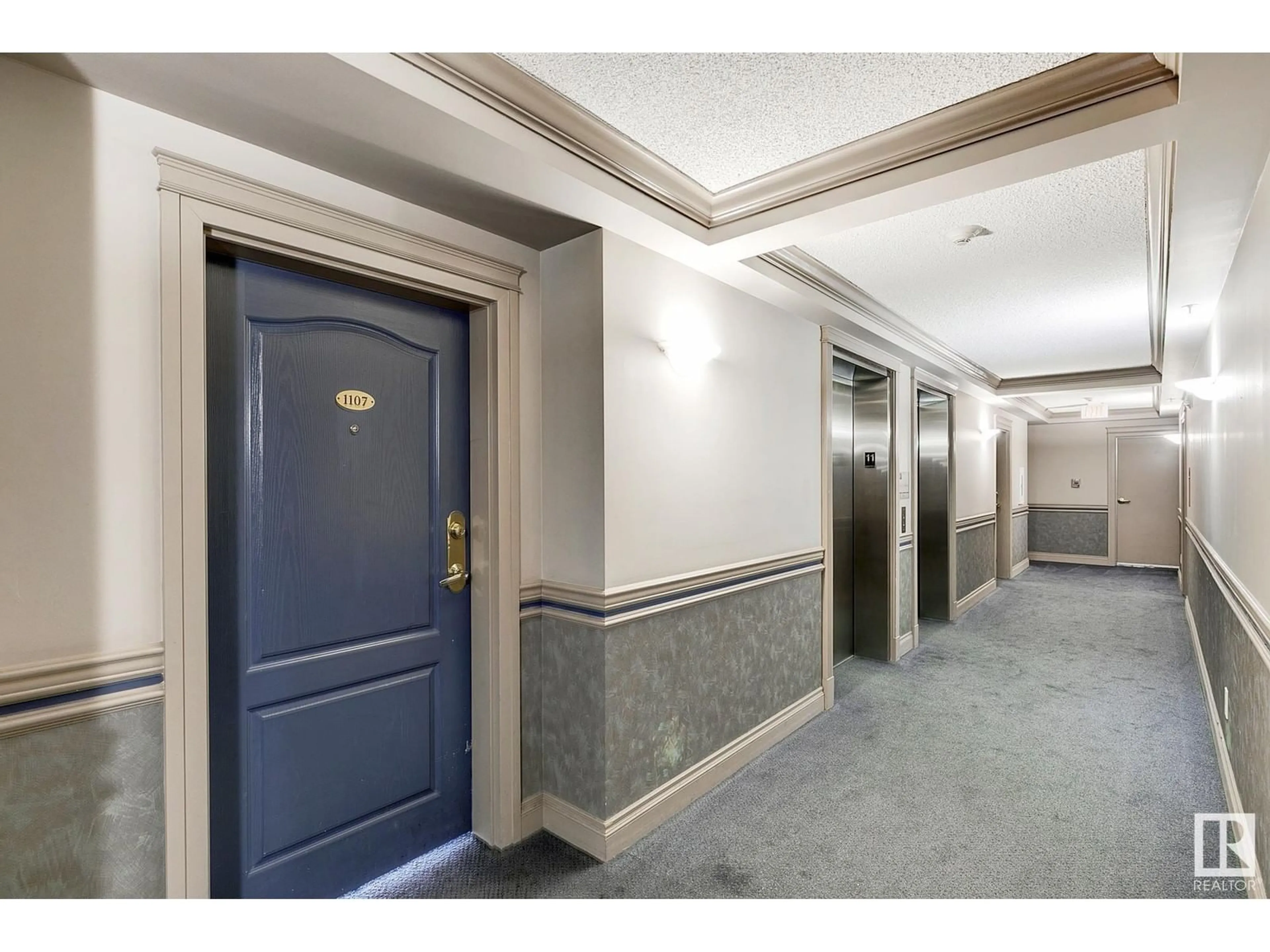 Indoor foyer for 10909 - 1107 103 AV, Edmonton Alberta T5K2W7