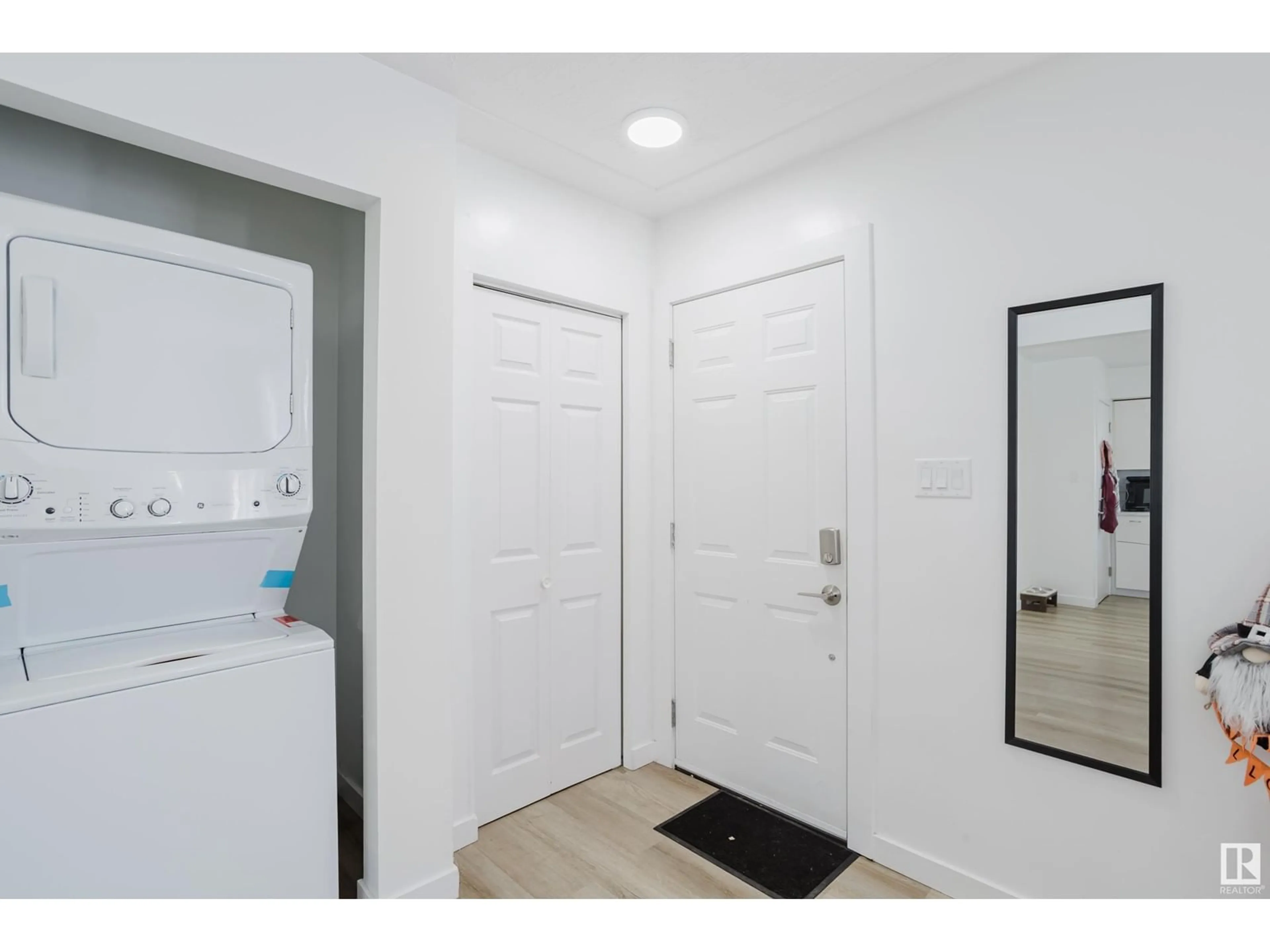 Indoor entryway for 10 - 8808 128 AV, Edmonton Alberta T5E0G6