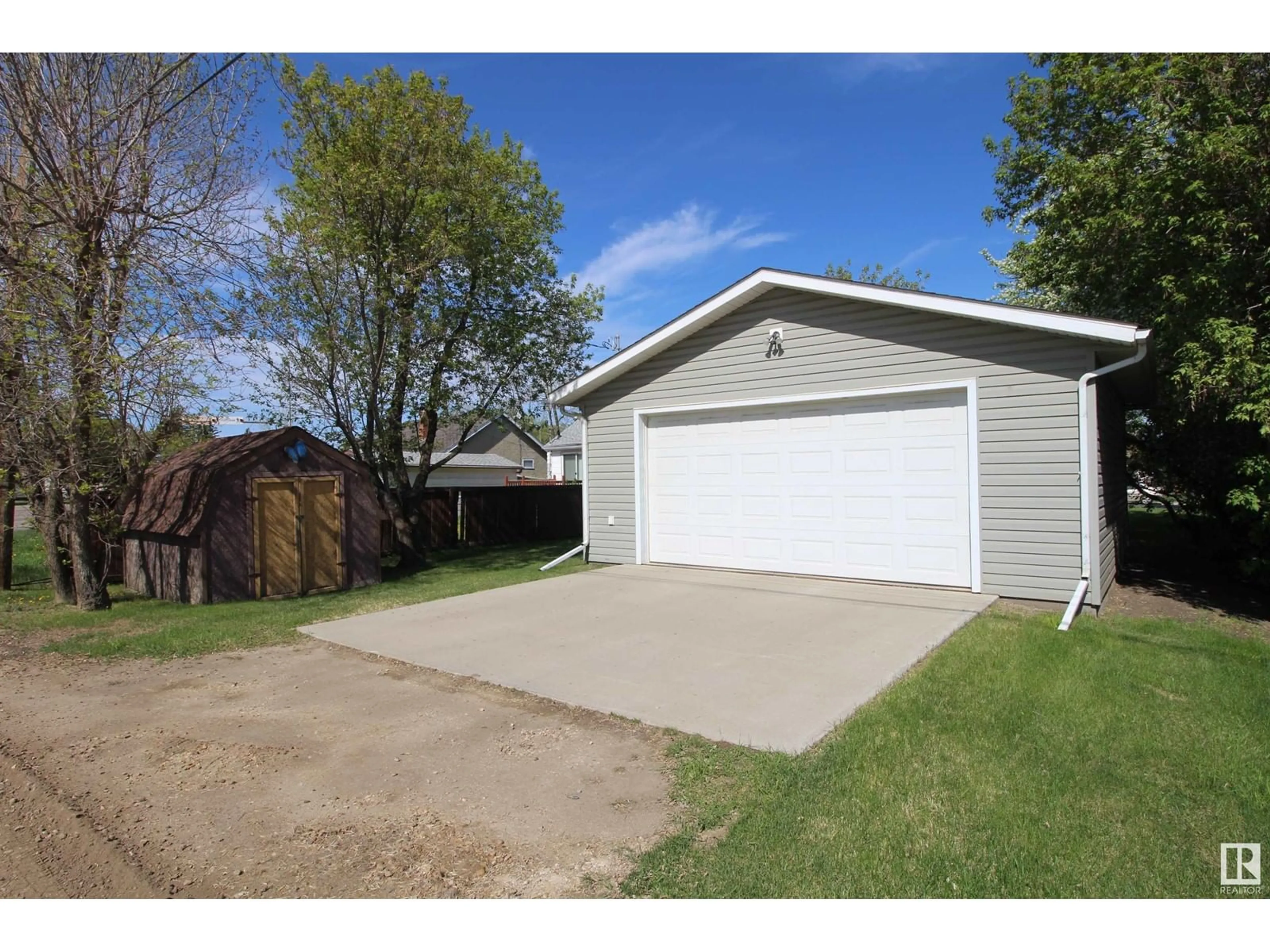 Indoor garage for 9915 104 ST, Westlock Alberta T7P1T3