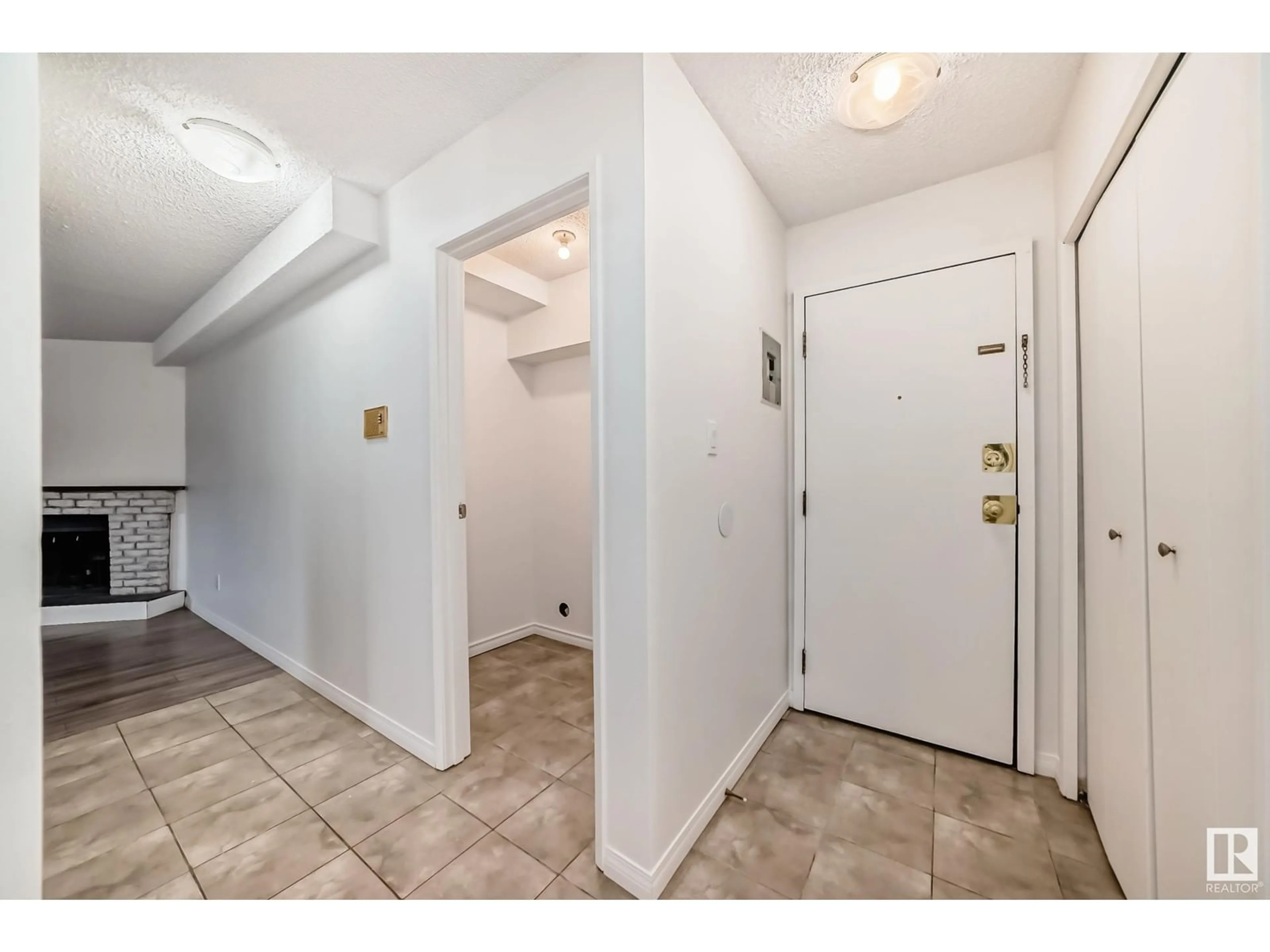 Indoor entryway for #102 - 10829 117 ST, Edmonton Alberta T5H3N4