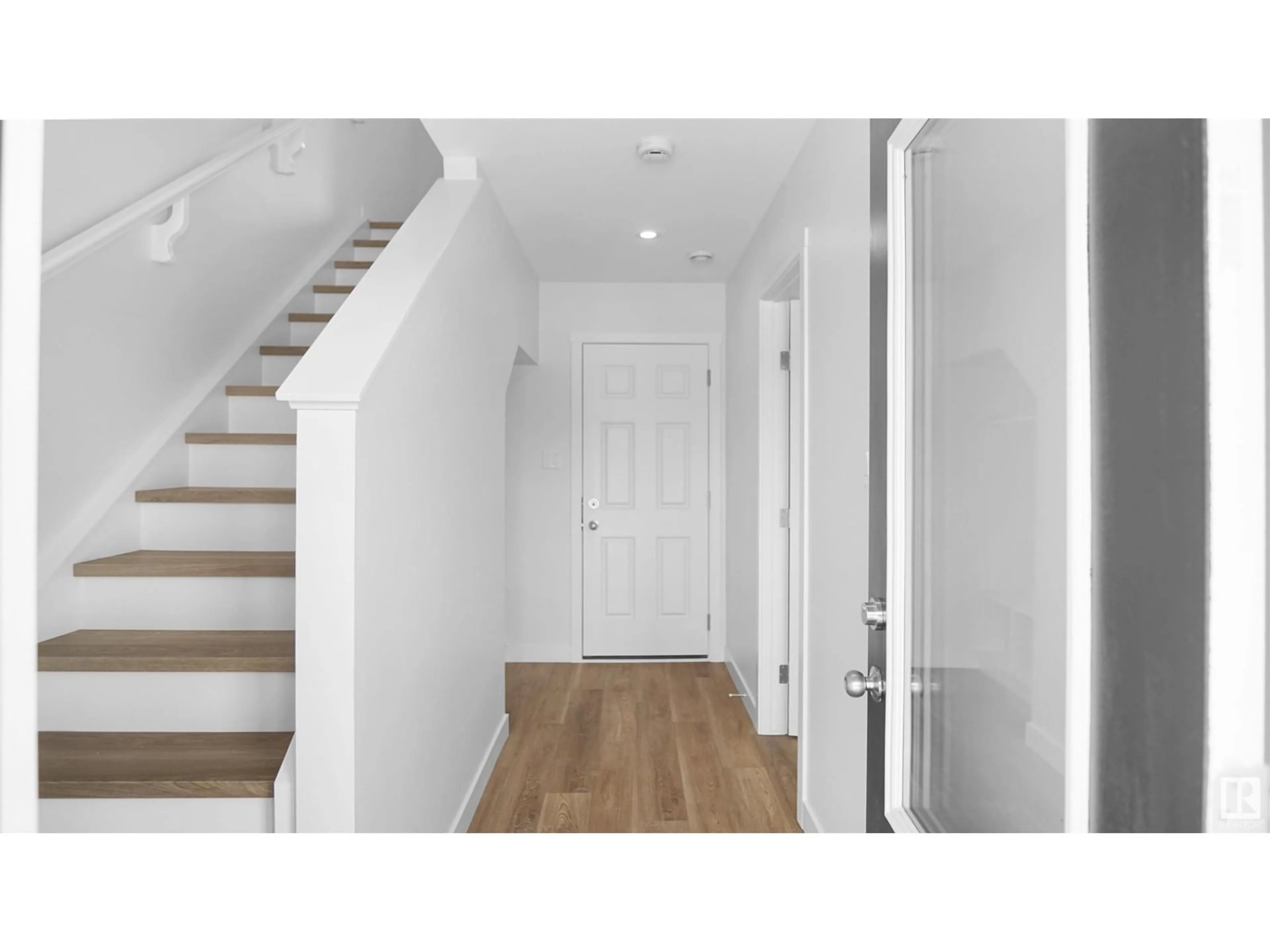 Indoor entryway for 5113 RIVER'S EDGE WY, Edmonton Alberta T6M3B6