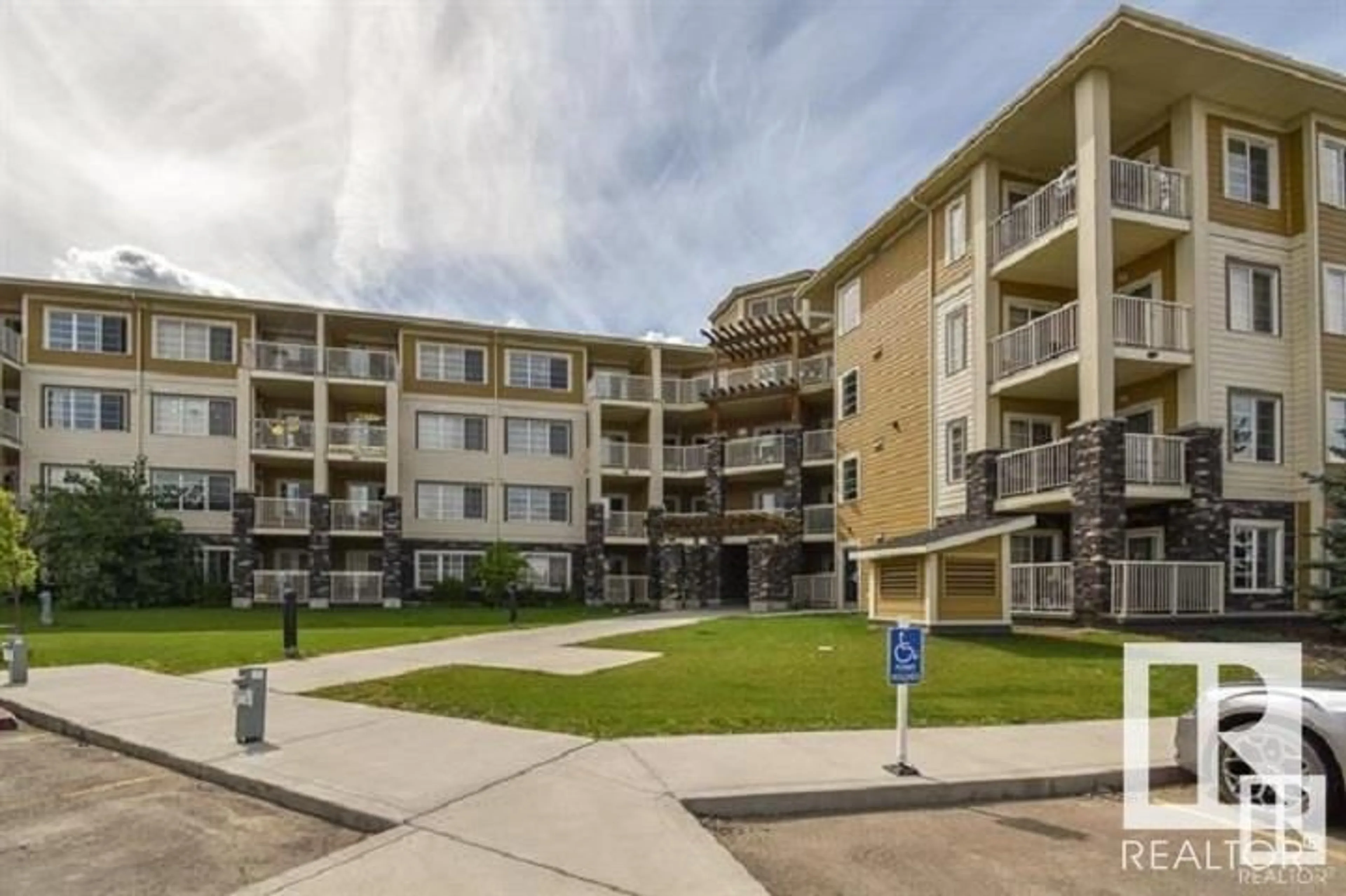 Indoor foyer for #115 - 3670 139 AV, Edmonton Alberta T5Y3N5