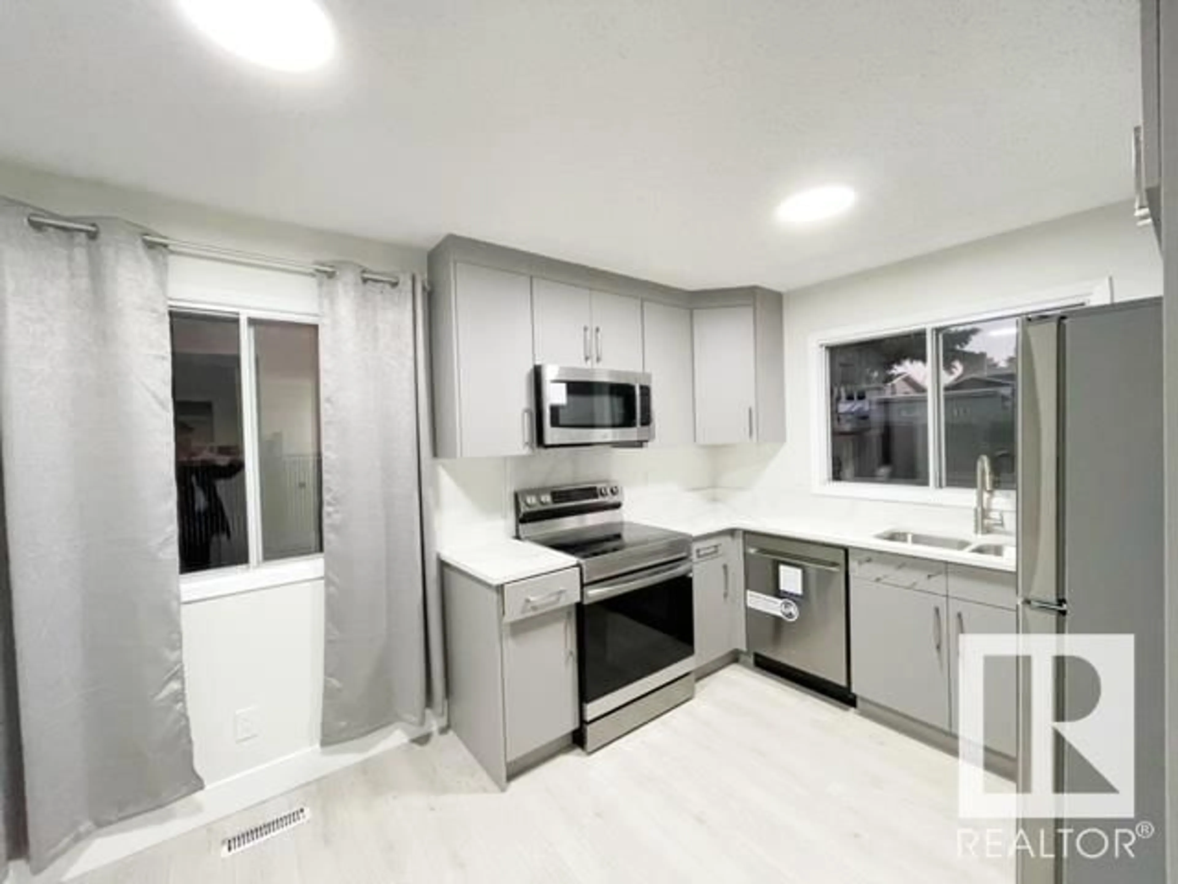 Unknown for NW - 4007 12 AV, Edmonton Alberta T6L2K2