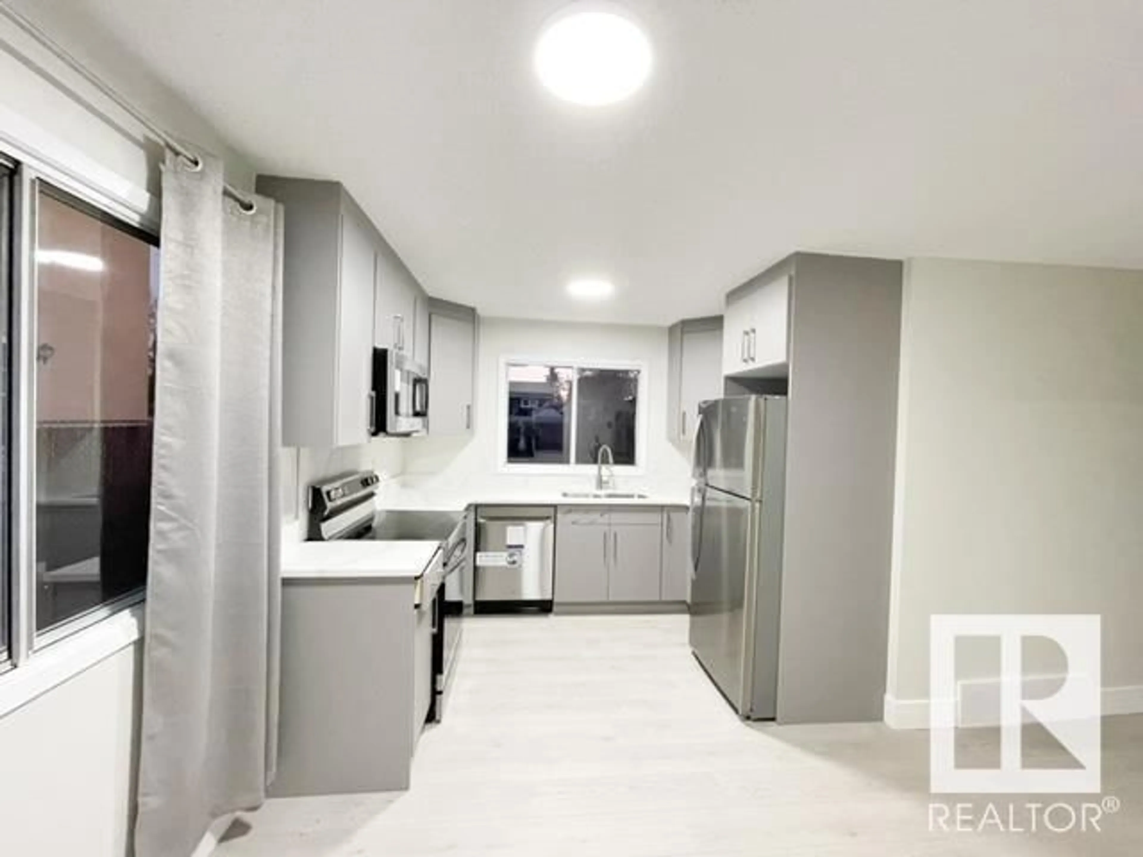 Unknown for NW - 4007 12 AV, Edmonton Alberta T6L2K2