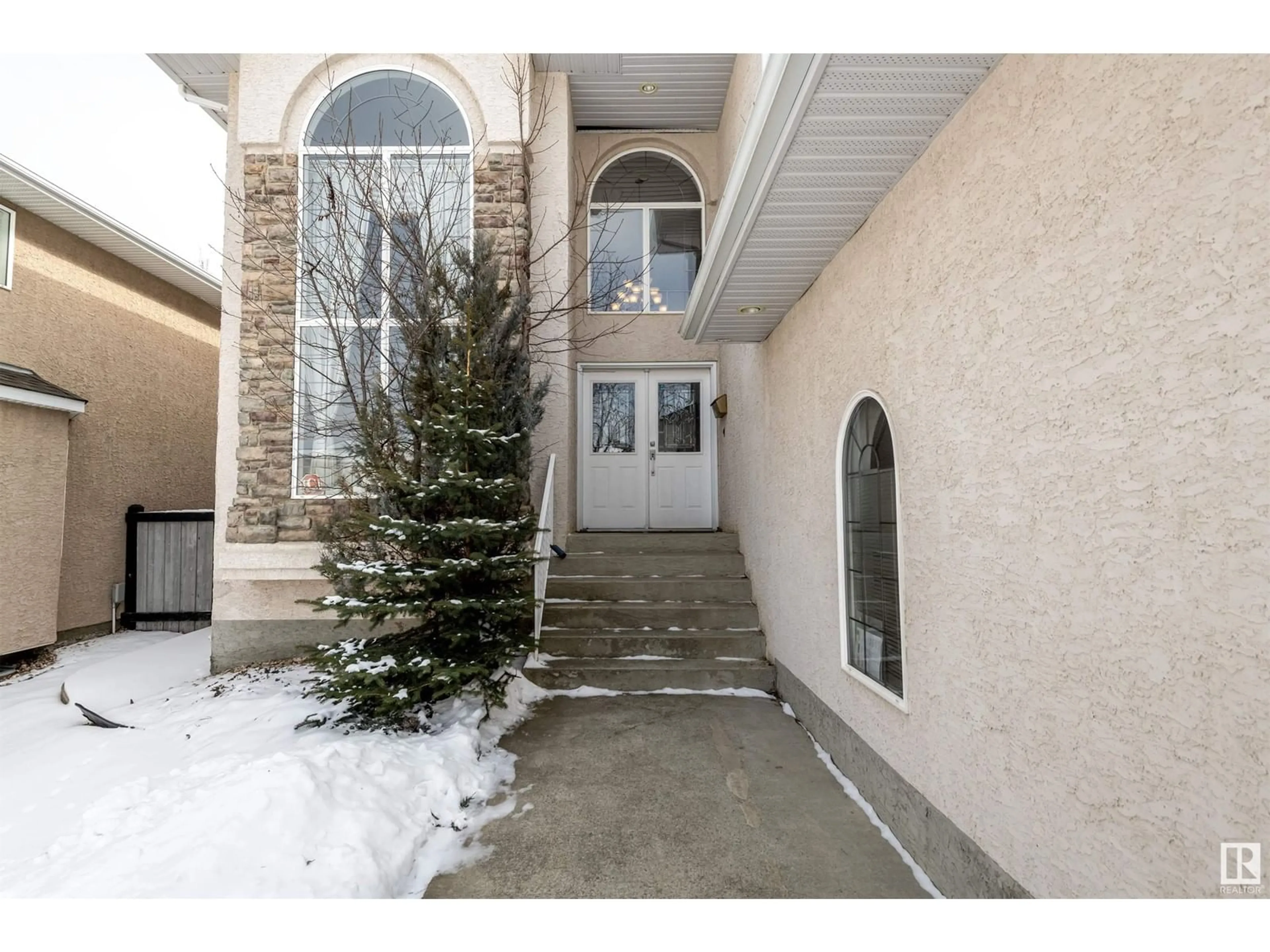 Indoor entryway for 207 FALCONER LI, Edmonton Alberta T6R2V7