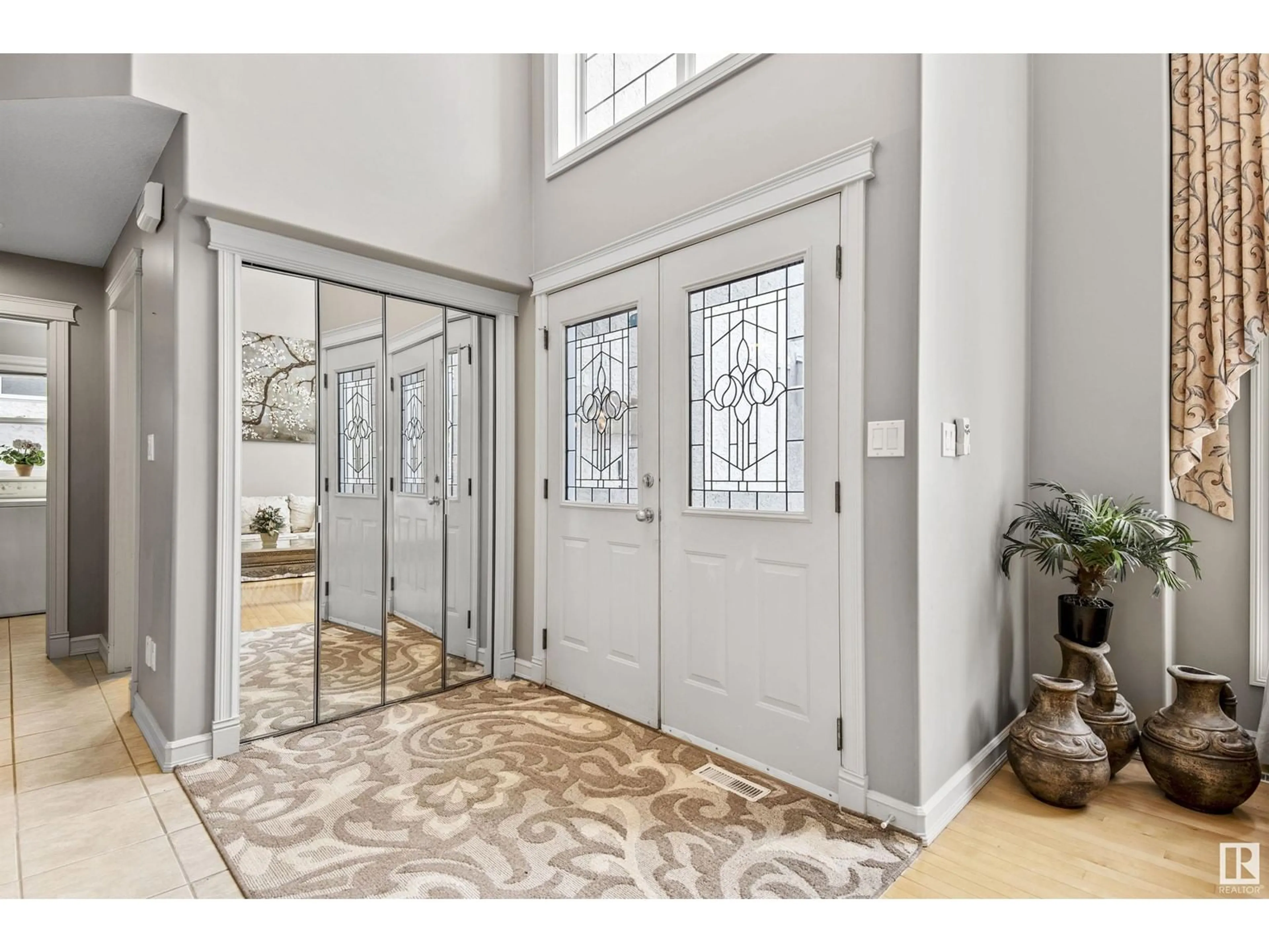 Indoor entryway for 207 FALCONER LI, Edmonton Alberta T6R2V7