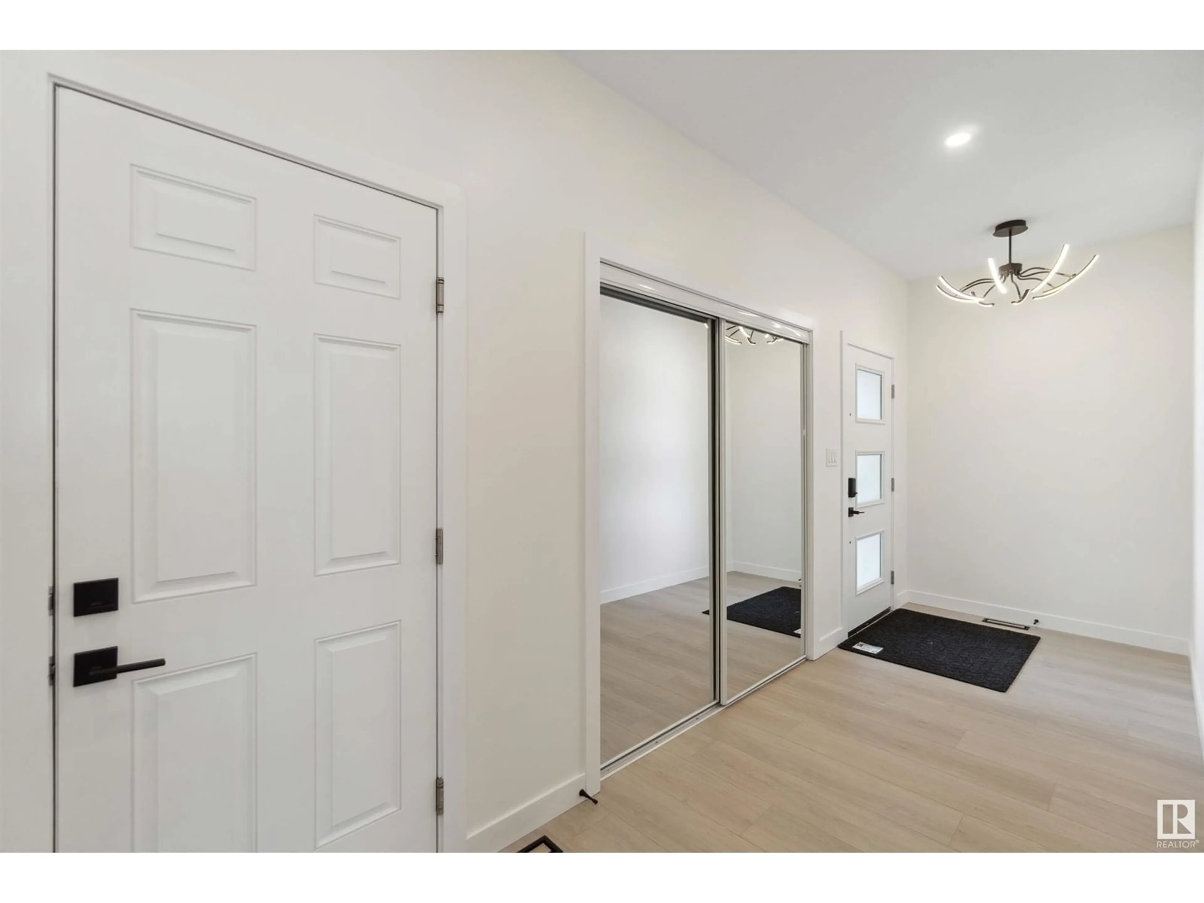 Indoor entryway for 15 BRUNSWYCK CR, Spruce Grove Alberta T7X0Y9