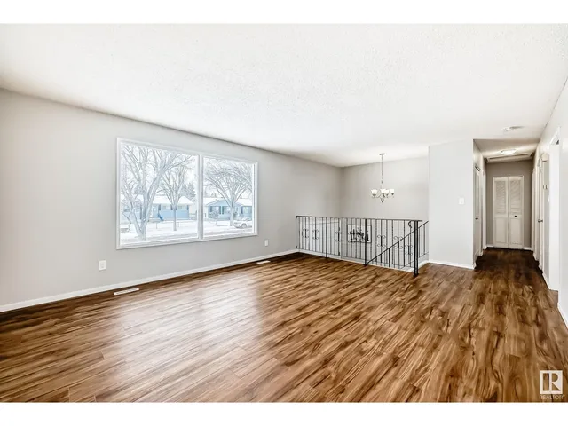 11512 145 AV NW, Edmonton 5