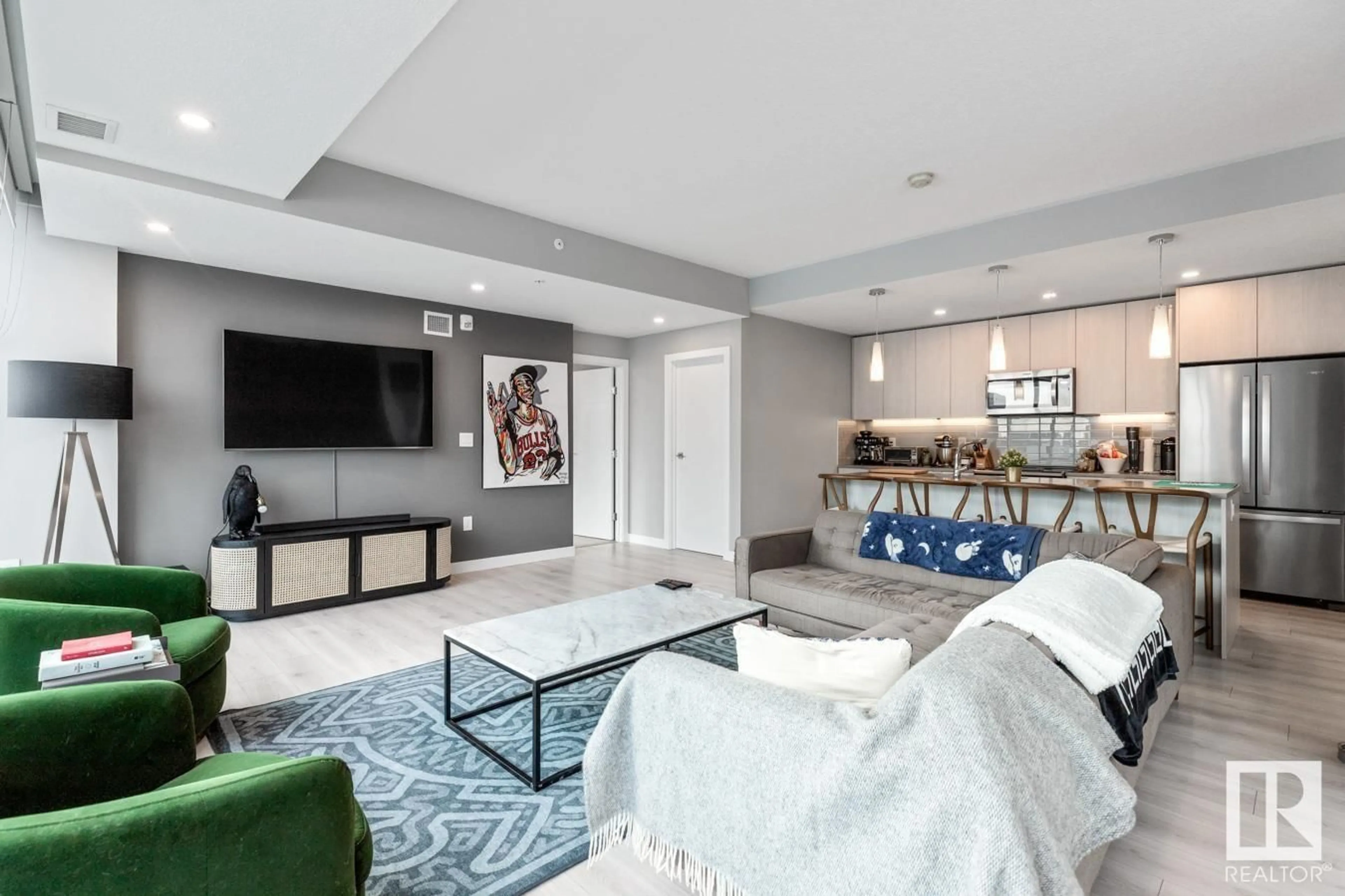 Indoor foyer for 900 10180 103 ST NW, Edmonton Alberta T5J0L1