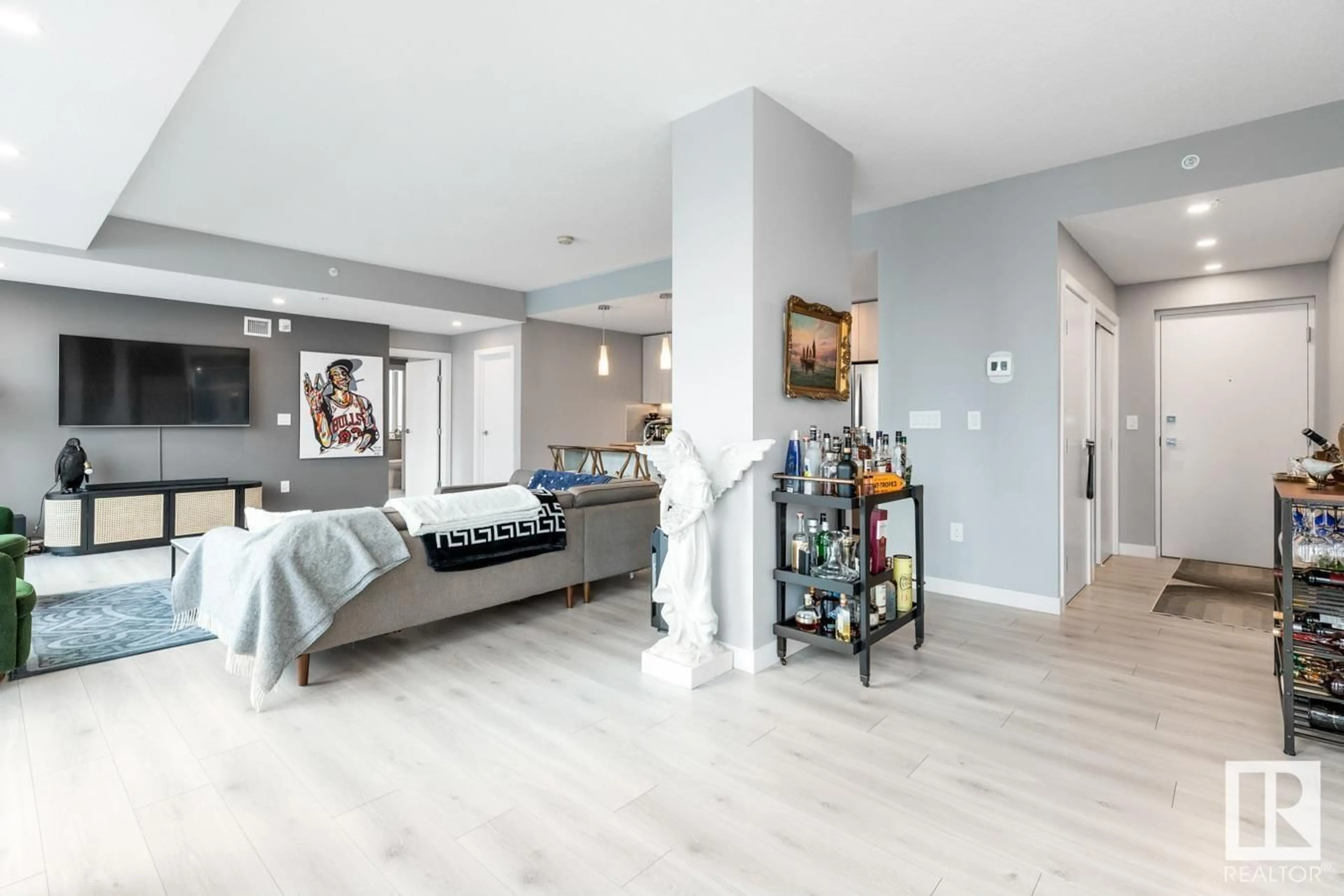Unknown for 900 10180 103 ST NW, Edmonton Alberta T5J0L1