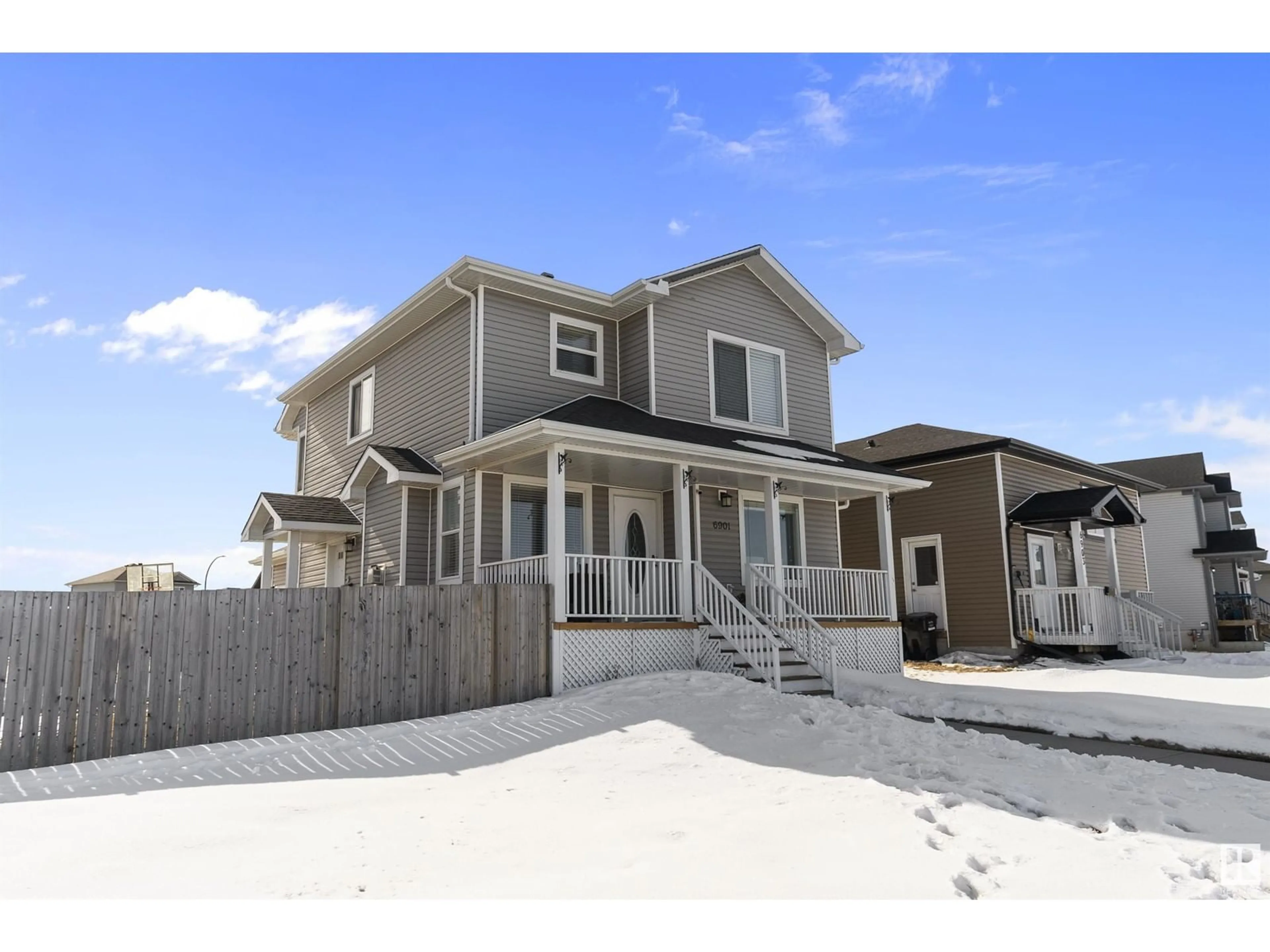 Home with vinyl exterior material, street for 6901 50 AVE, Camrose Alberta T4V5C6