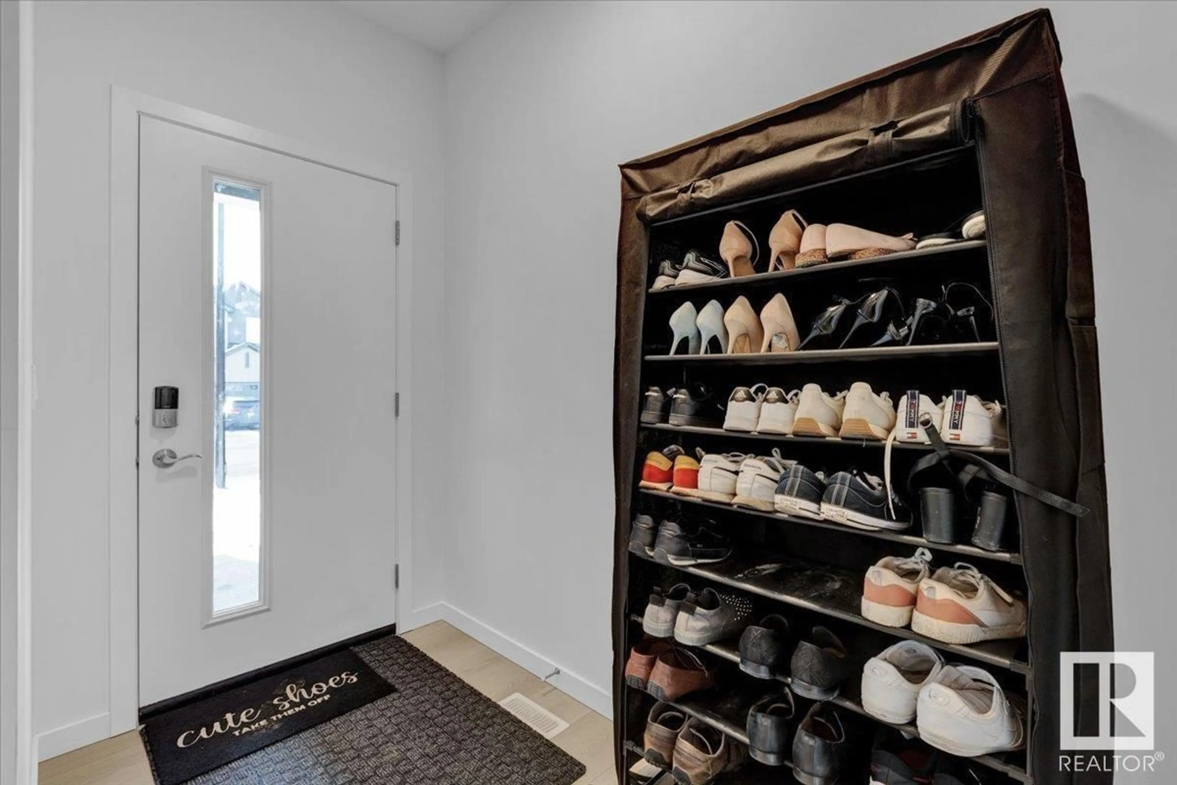 Indoor entryway for 3042 DIXON LD, Edmonton Alberta T6W5L2