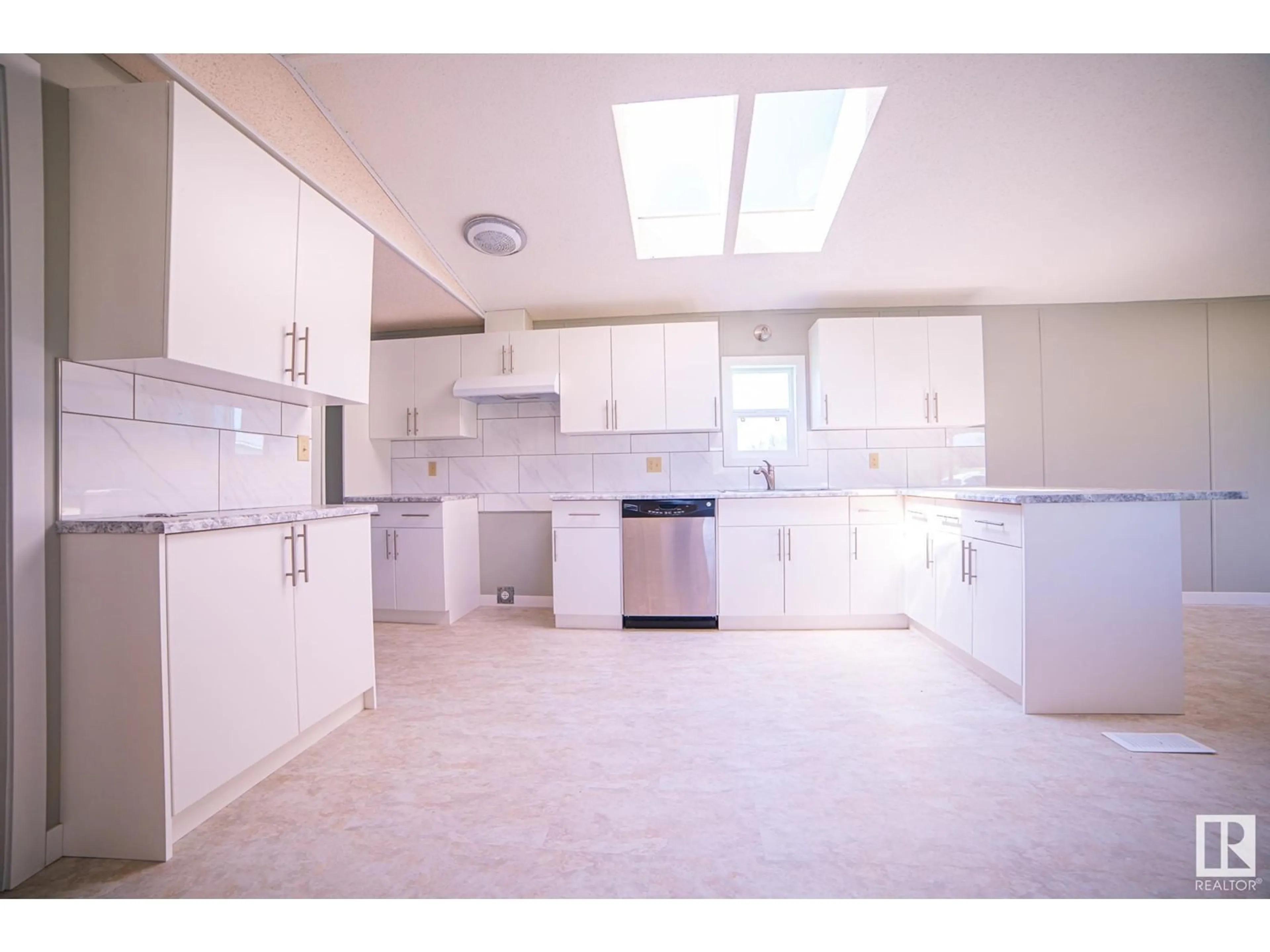Standard kitchen, ceramic/tile floor for 58528 RANGE ROAD 171, Rural Smoky Lake County Alberta T0A3C0